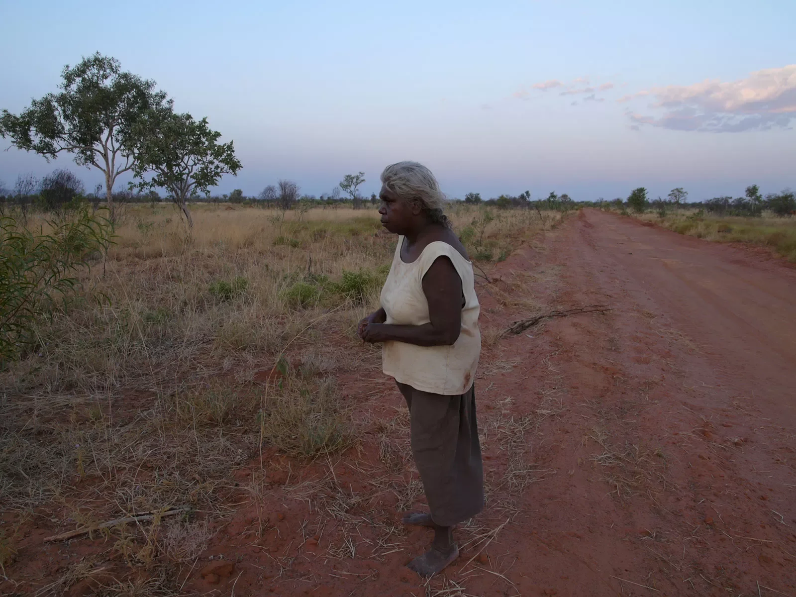Annie-collecting-Bush-Tomatoe.-Jarlmadangah-.-Kimberley.-WA20070923-3121.webp