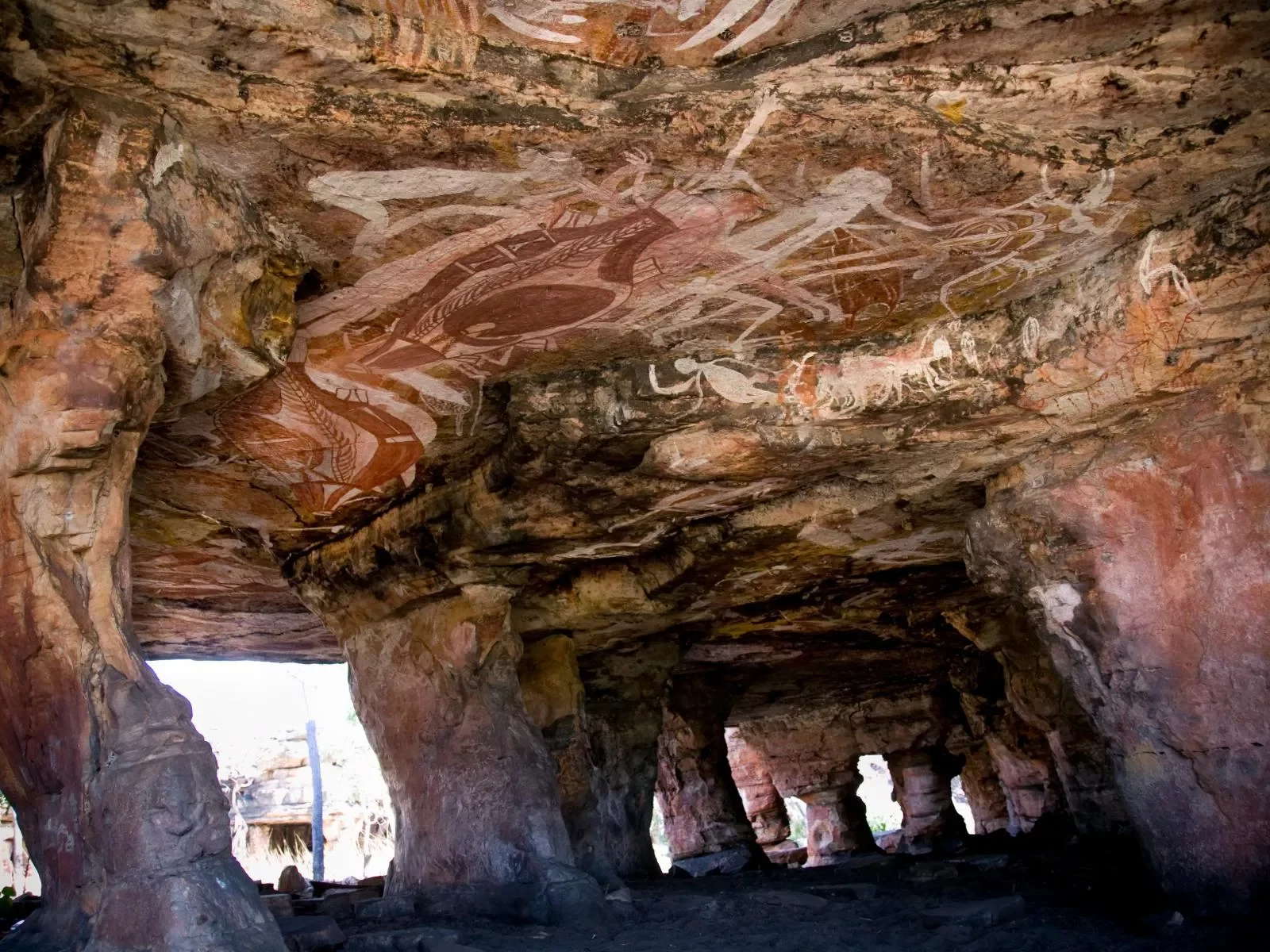 Food-related-cave-paintings-.-Jawoyn-Country-.-a0507081484-copy-1.webp
