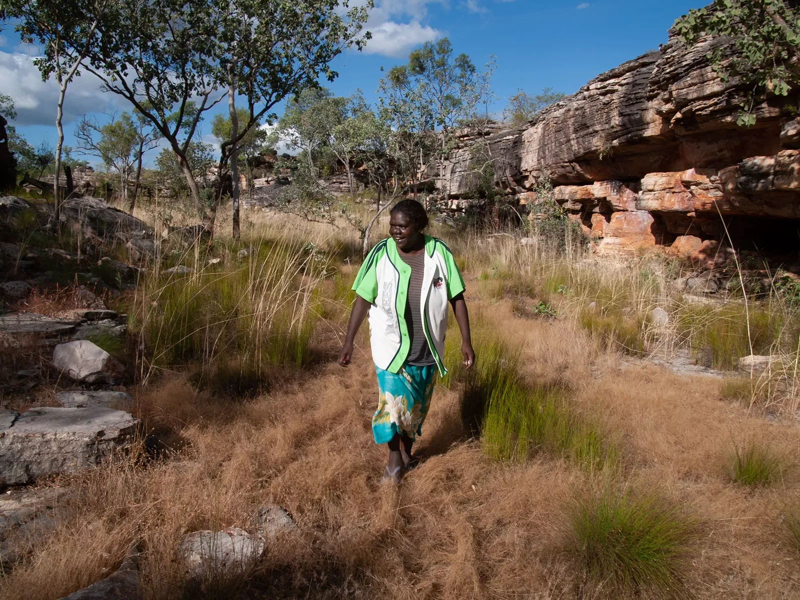 Sybil-walking-through-Jawoyn-country-NT-122007-05-202007-05-20145Cynthias-class-Jilkminggan-school-NT-64.webp