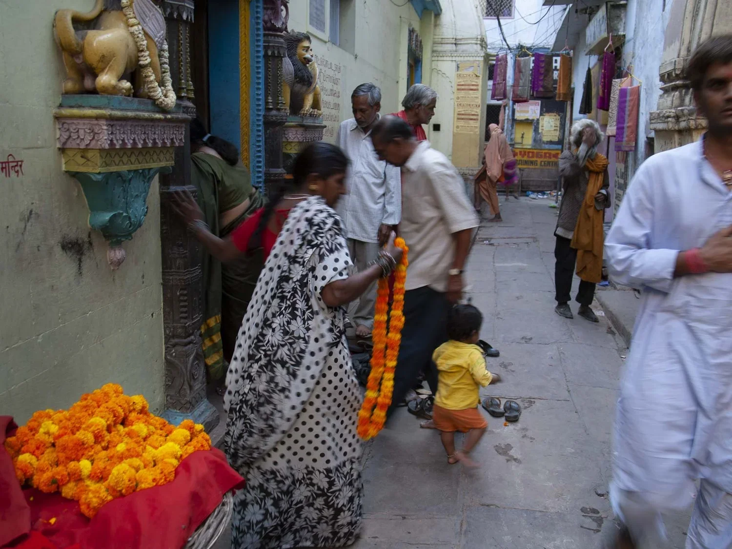 Bazaar+Streets+_+Moving+Times,+Varanasi.+17.webp