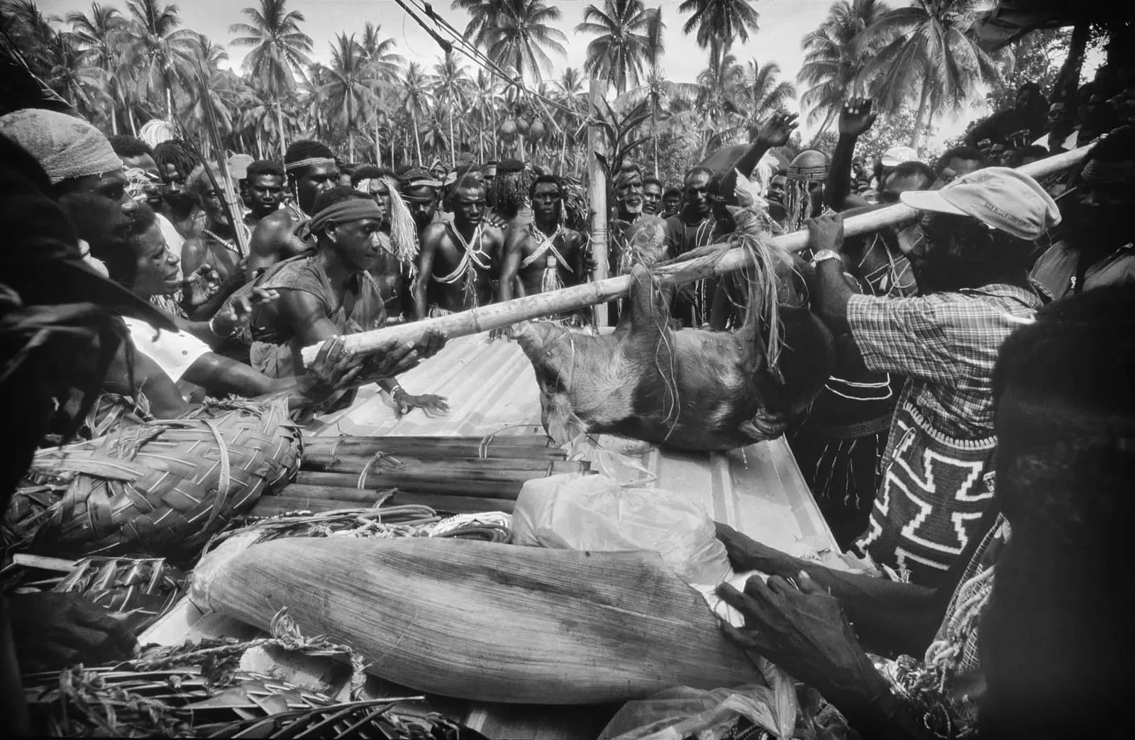 black-and-white-BreakingBowsAndArrows_Bougainville_PNG_MS35mm_44.webp