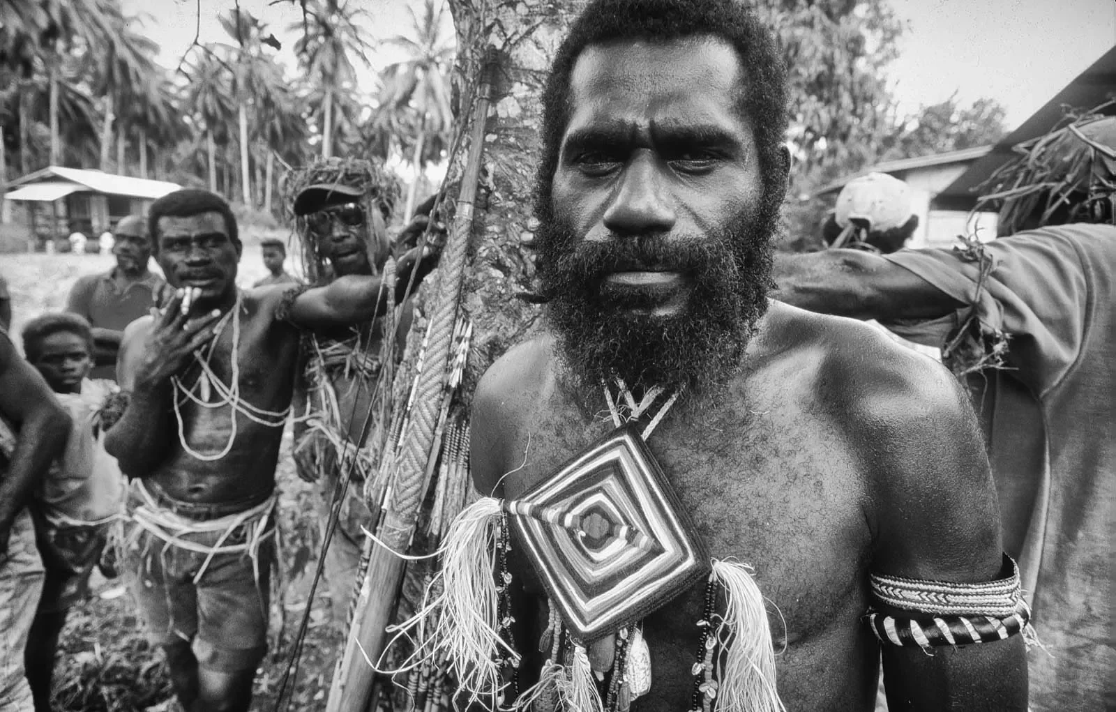 BreakingBowsAndArrows_Bougainville_PNG_MS35mm_43_BW.webp
