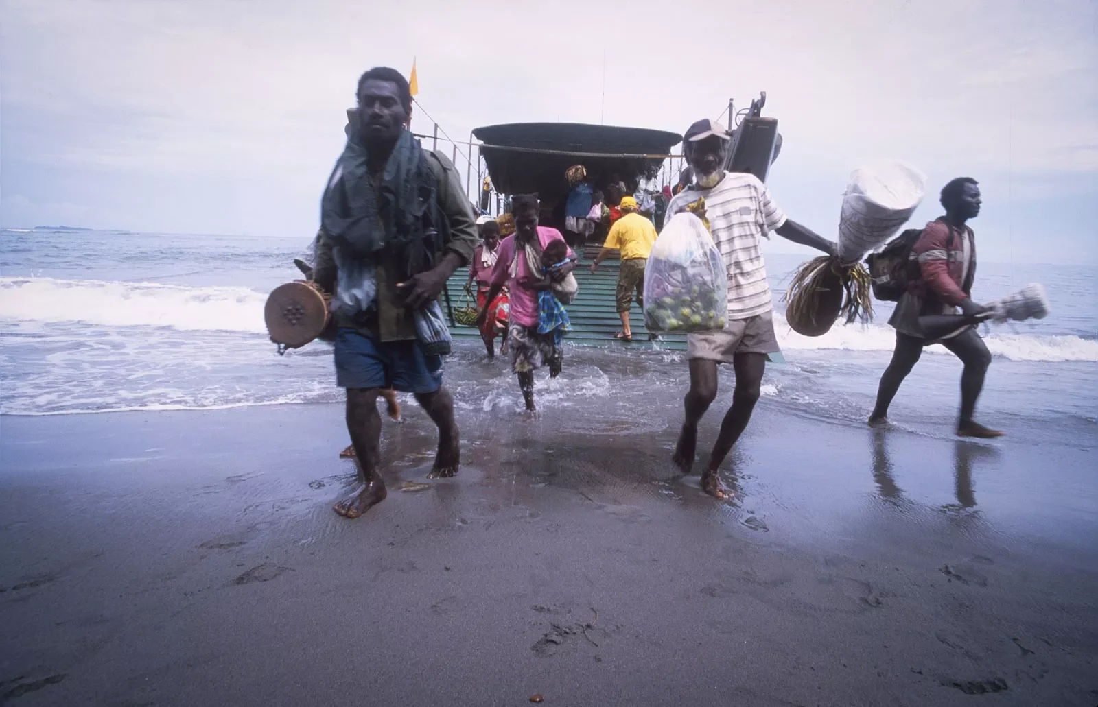 BreakingBowsAndArrows_Bougainville_PNG_MS35mm_67_PS.webp