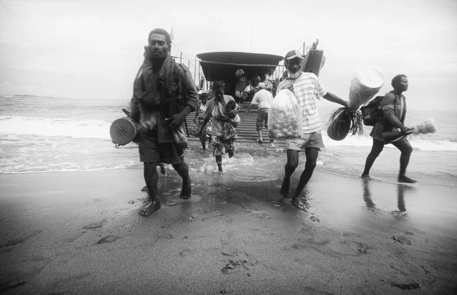 BreakingBowsAndArrows_Bougainville_PNG_MS35mm_BW_67.webp