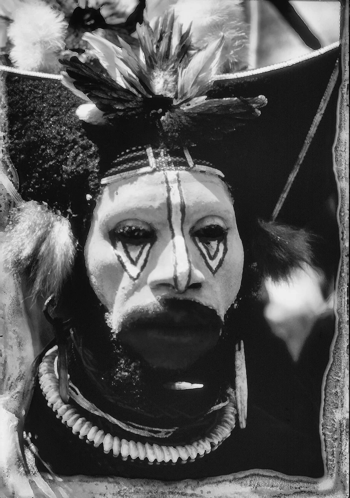 1_Goroka_Show_1984-1996_MS35mm_©LizThompson_554bw.webp