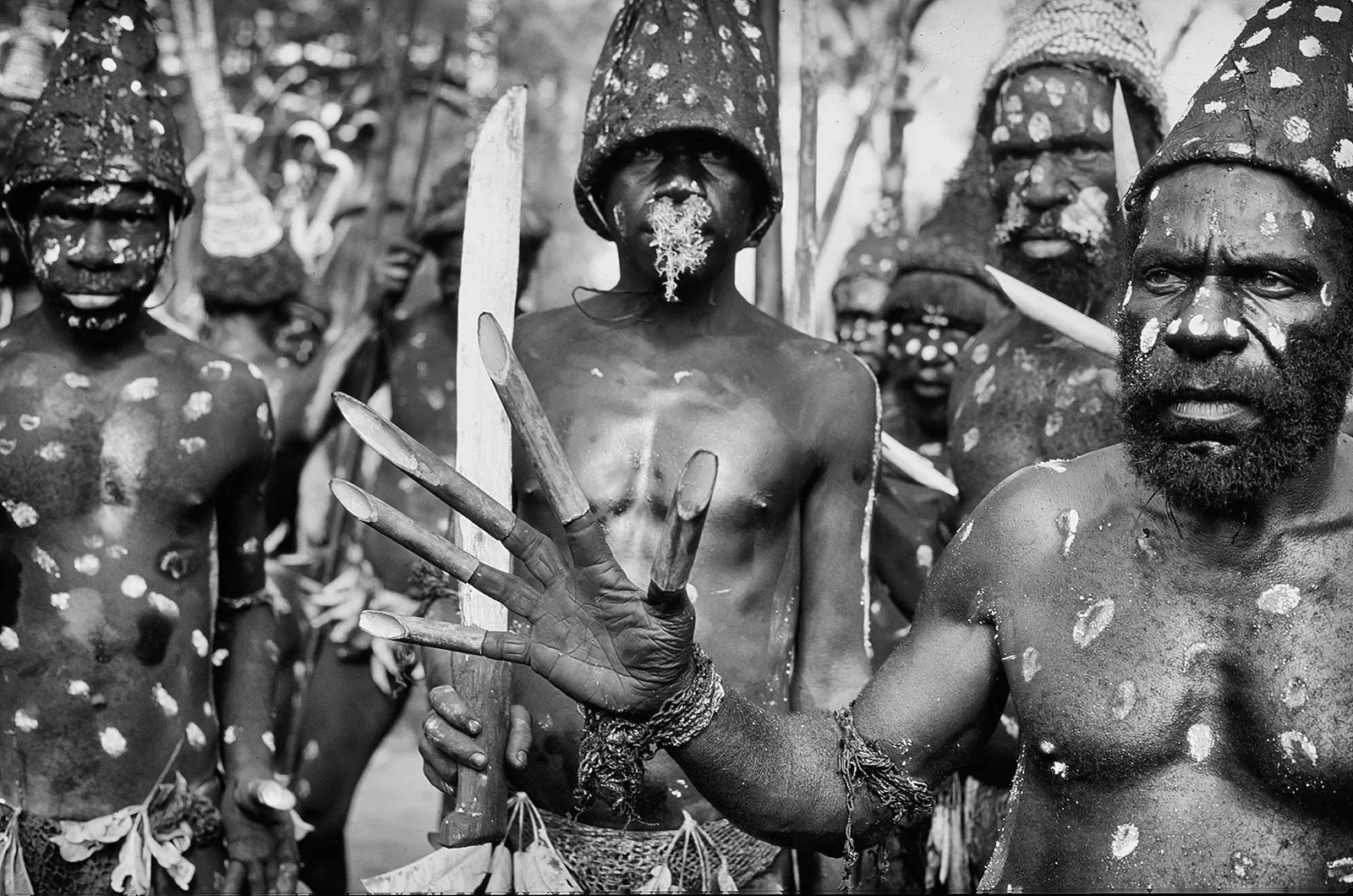 2_GorokaShow_1984-1996_MS35mm_©Liz-Thompson_436bw.webp