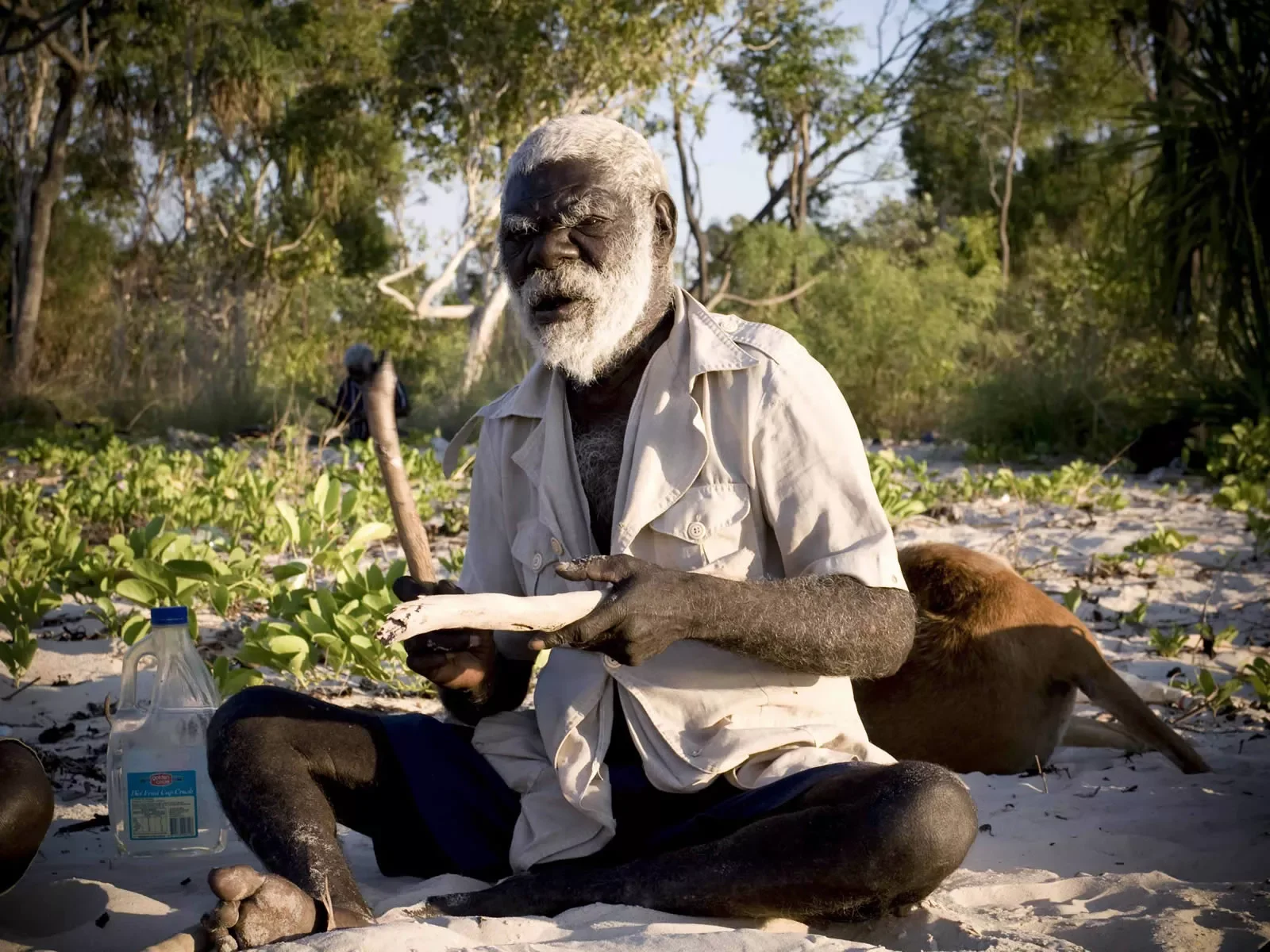 Jimmy-Bungurru-singingup-the-Middjarn.-Turtle-Dreaming.-Maningrida-a0509081514-copy.webp