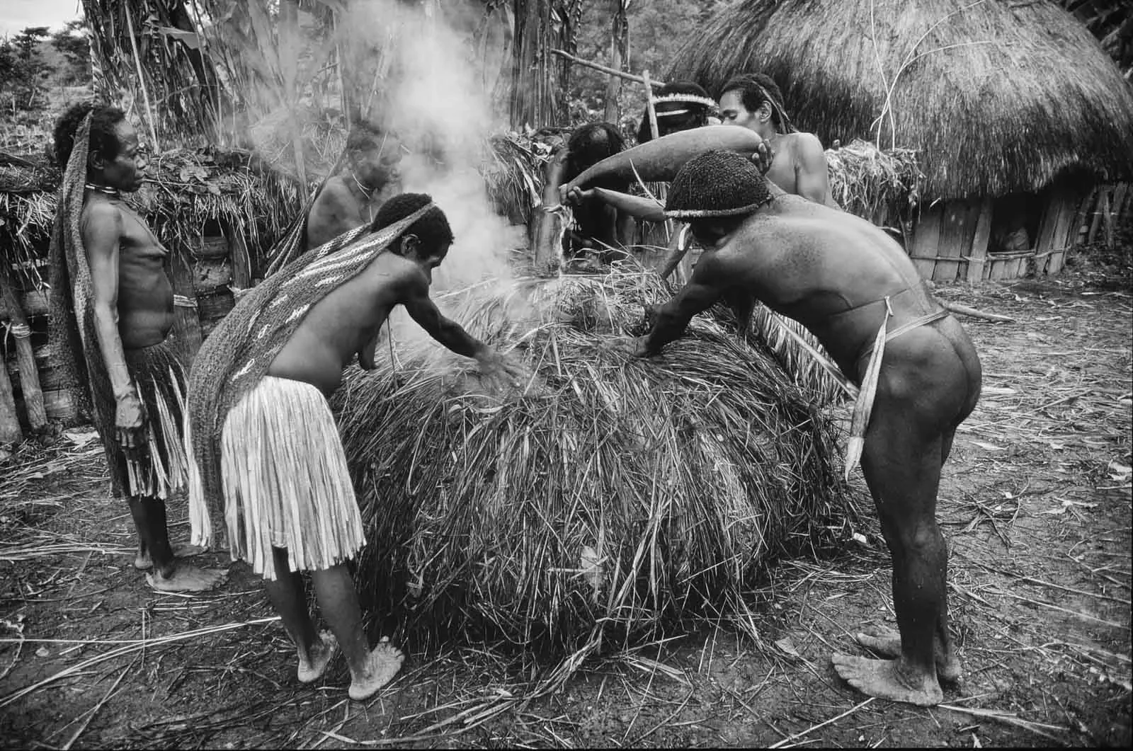 West_Papua_Baliem_MS35mm_1989_©LizThompson_87bw.webp
