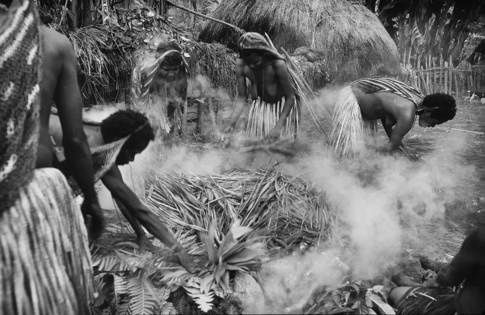 West_Papua_Baliem_MS35mm_1989_©LizThompson_101bw.webp