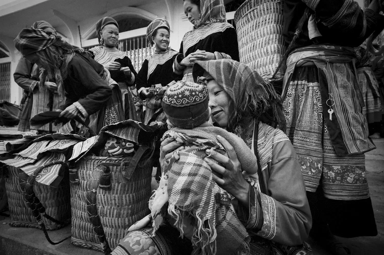 Bac_ha_Markets_Vietnam_1996_35mmBW_33.webp