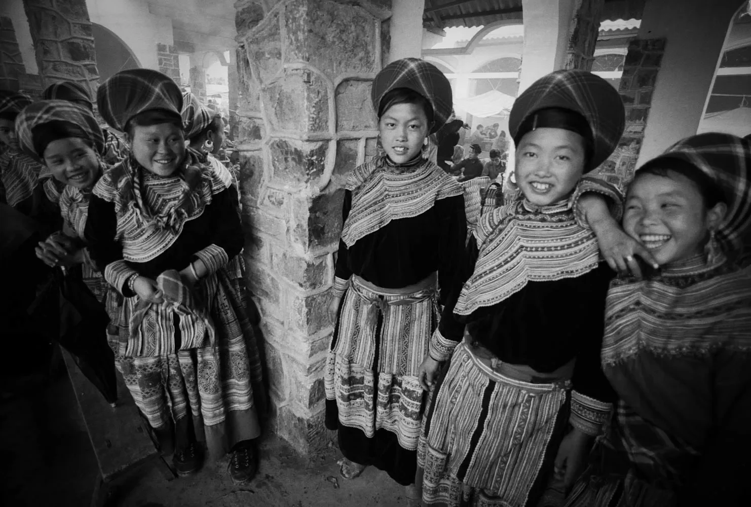HmongCommunity_Sapa_Vietnam_1996_35mmBW_278.webp