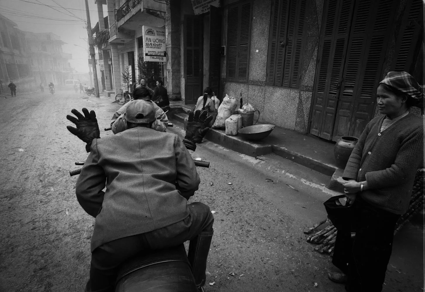 HmongCommunity_Sapa_Vietnam_1996_35mmBW_307.webp
