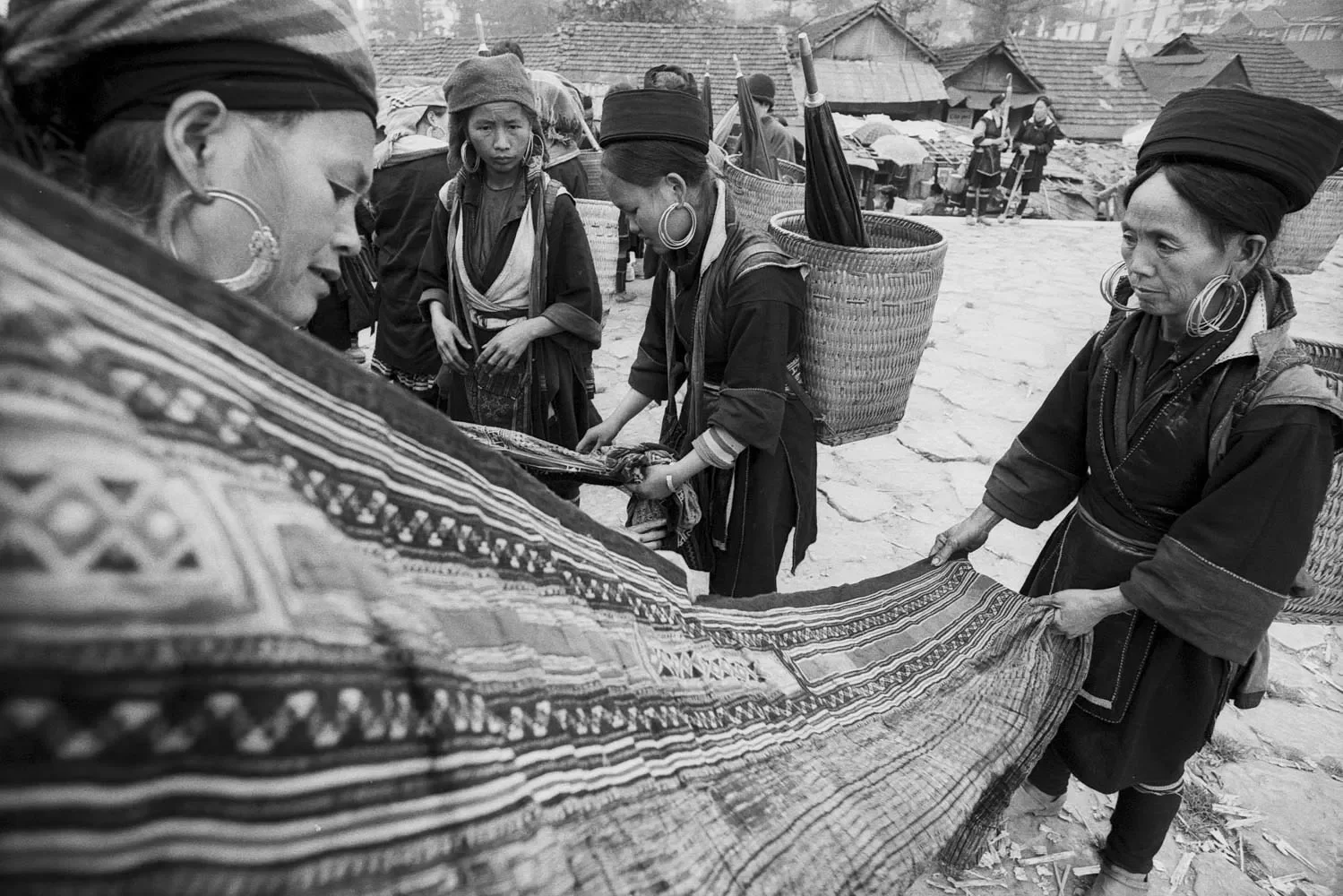 HmongCommunity_Sapa_Vietnam_1996_38-2.webp