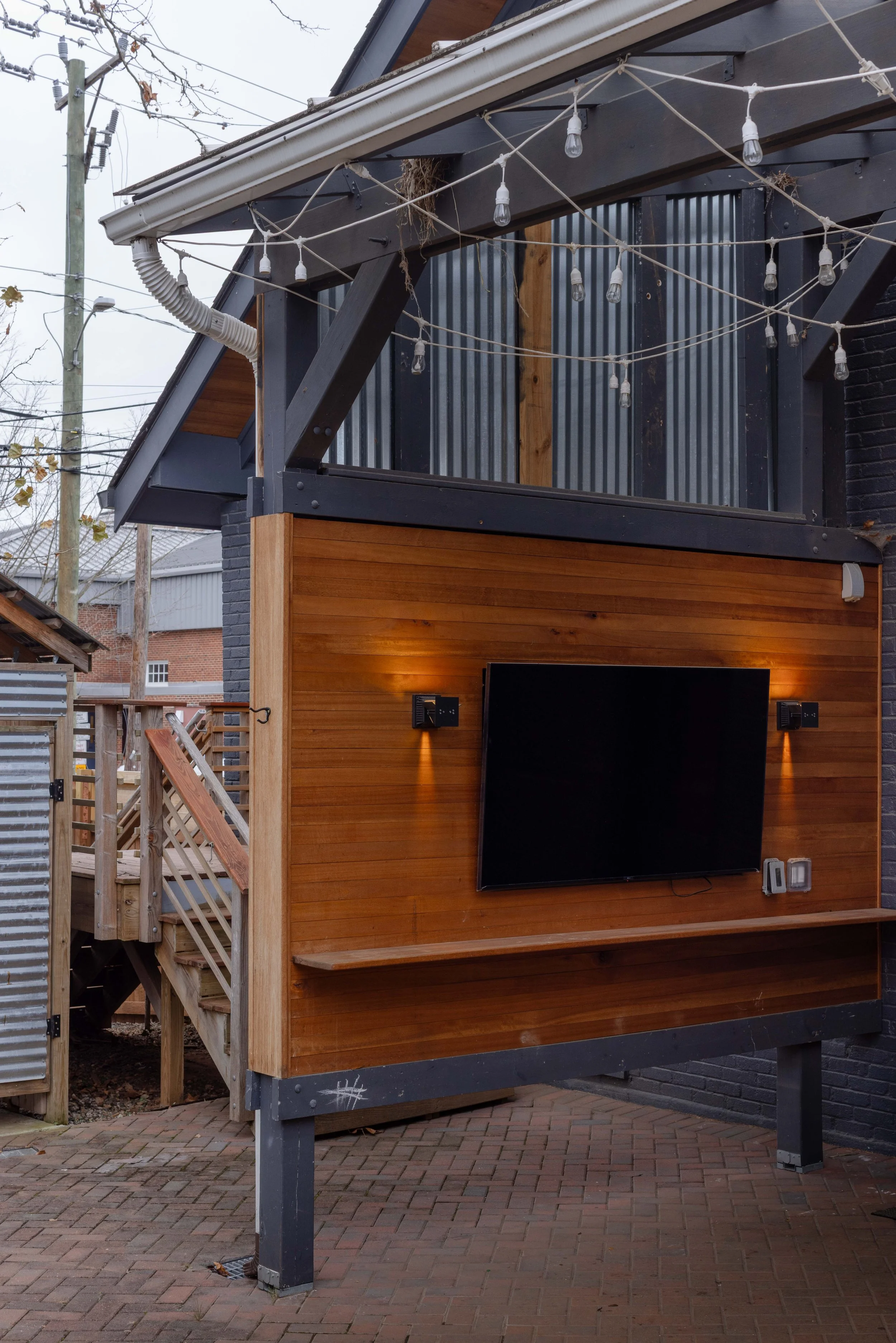 Outdoor area great for entertainment  with Private fenced outdoor space — 1219 Gordon Ave furnished rental.