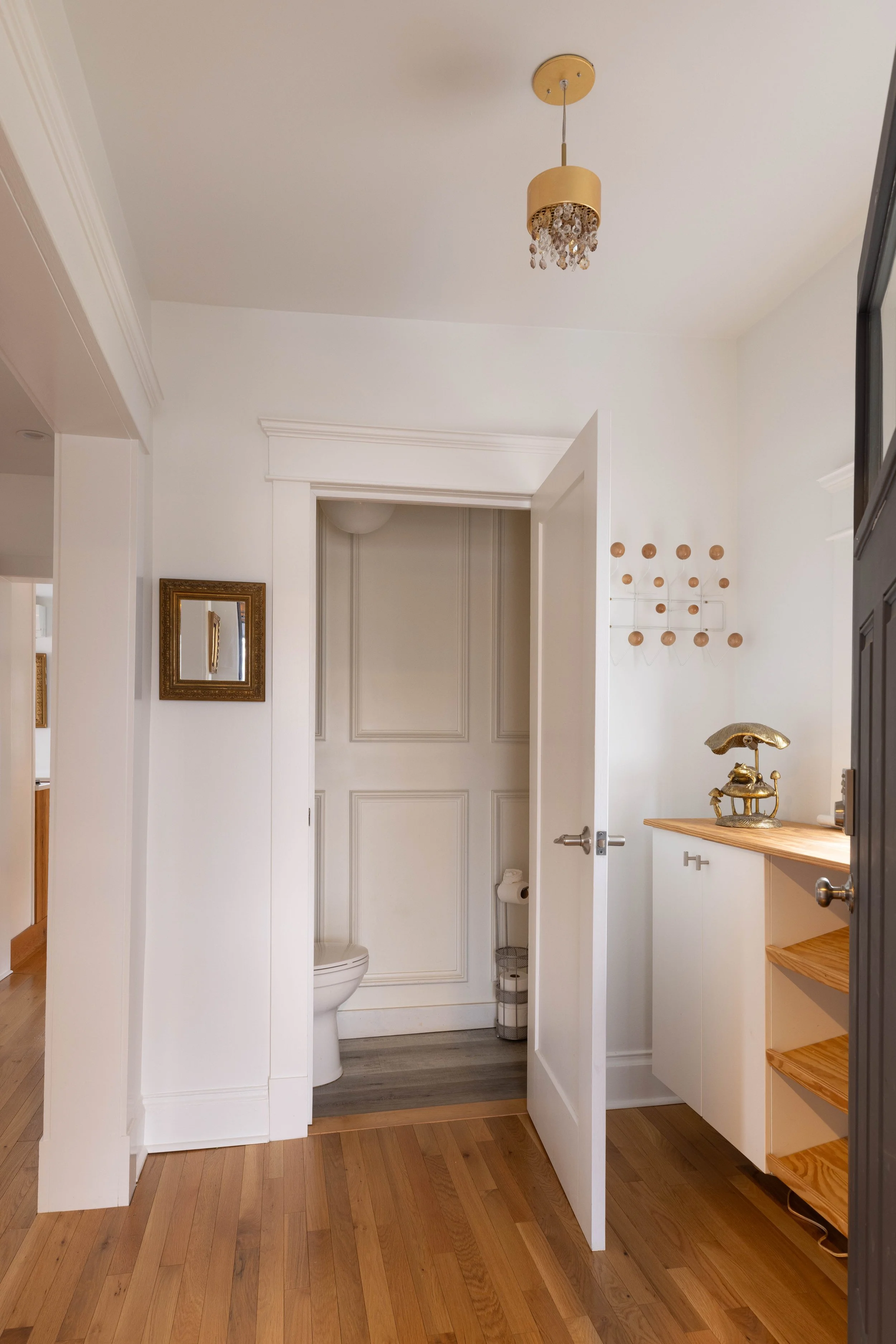 entry  1219 Gordon Ave — minutes from UVA and UVA Medical Center.