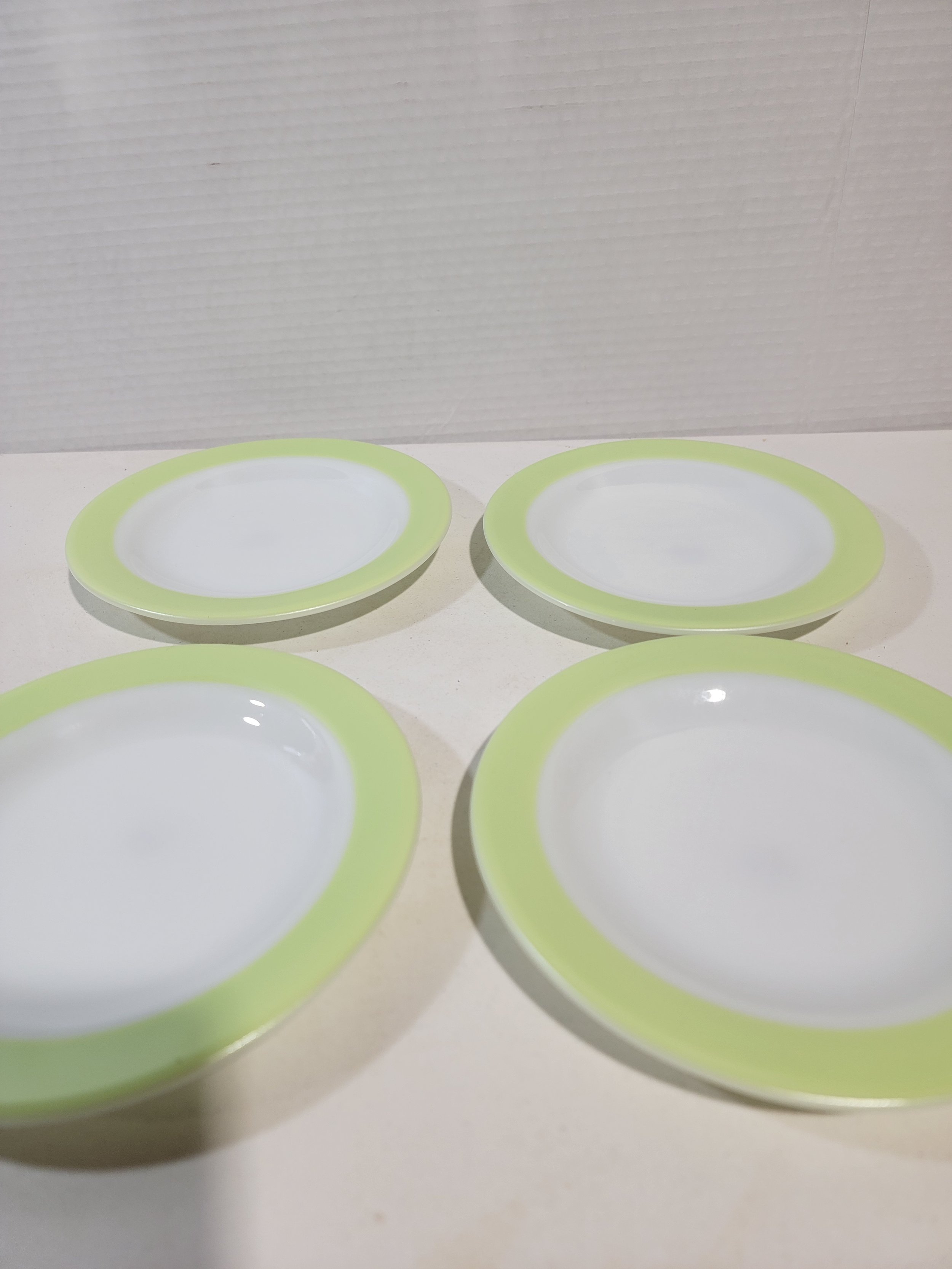 Vintage Pyrex Lime Green Milk Glass Plate Set A2