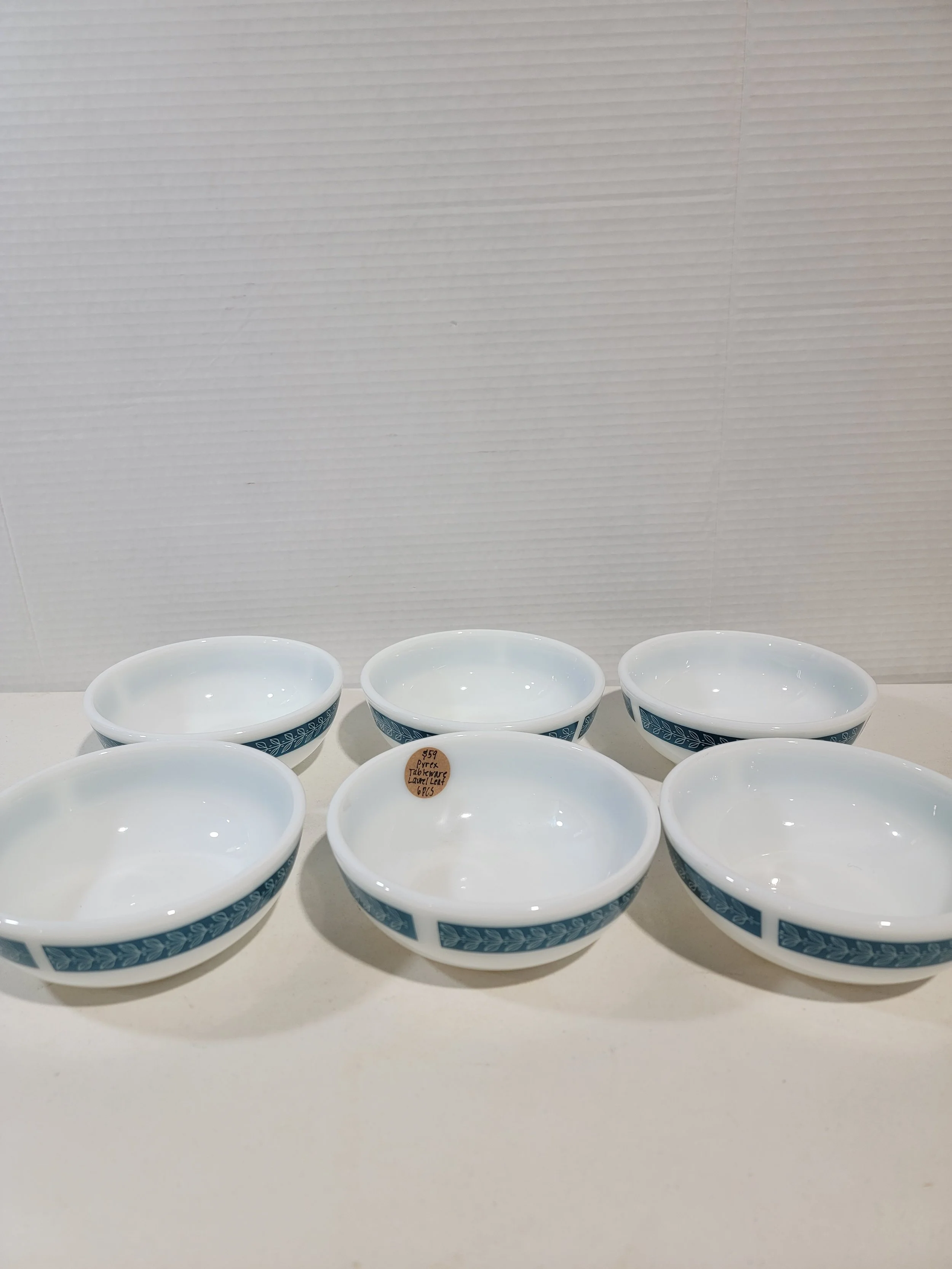 Vintage Pyrex Laurel Leaf Bowls A2