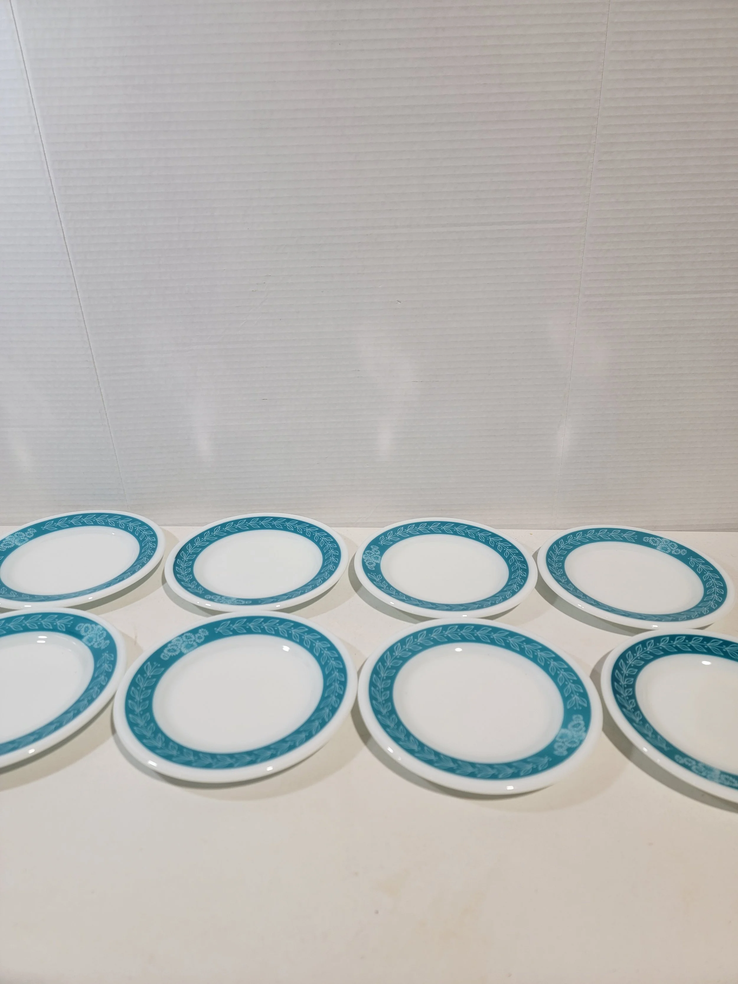 Vintage Pyrex Laurel Leaf Plates A2