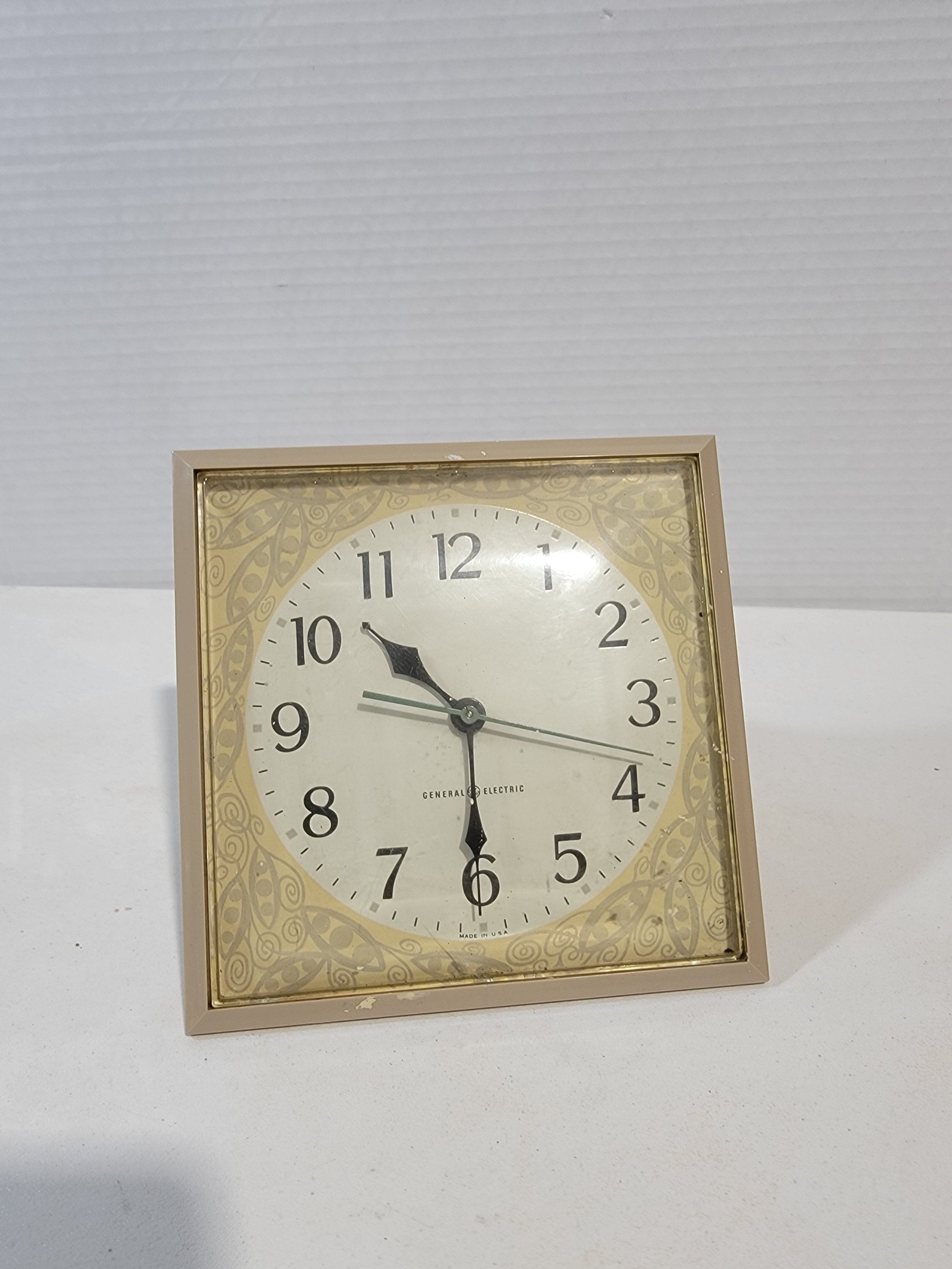 Vintage General Electric  Model 2131 Table Clock A2
