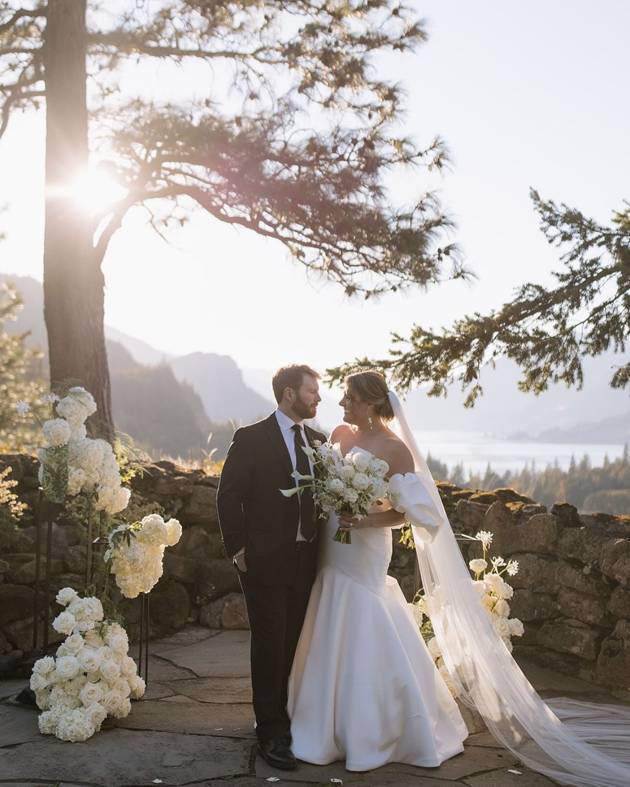 POV when the bride is an absolute vision amidst the florals at golden hour! 

venue @thegriffinhouse 
photography @mirandajeanphoto 
videography @benhamfilms 
planning @yourperfectbridesmaid 
florist @amarie_flora 
rentals @ardeneventcollective 
cate