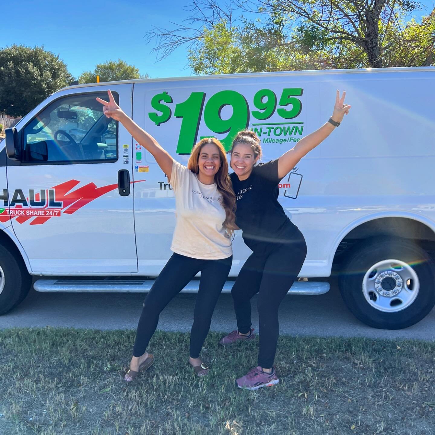 Two weeks ago, we had the privilege of assisting a military family with relocating their impressive collection of 1,000 books 😍 and other items from their old home to a new one. With her husband away, our client needed extra support while caring for