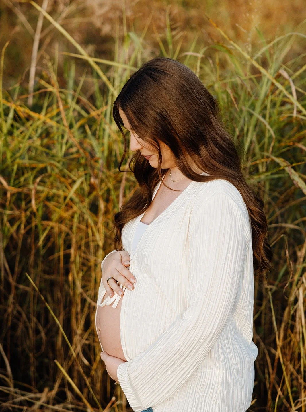 Celebrating a sweet mama at sunset, my favorite way to spend an evening! 💌
.
.
.
outdoor maternity session | maternity photography | maternity photoshoot outdoors | pregnancy photoshoot | maternity pictures | candid maternity photos | fall maternity