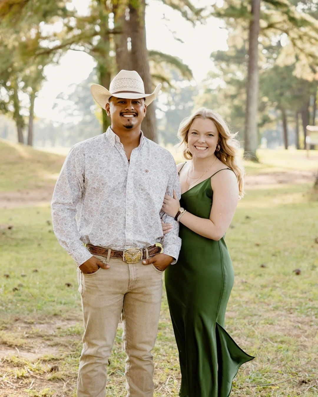 just the sweetest evening with lana &amp; willy in florence, alabama 🤍 featuring - the cutest steamboat

engagement session | engagement photos | engagement photography | engagement pictures | couple session | couple photoshoot | outdoor engagement 