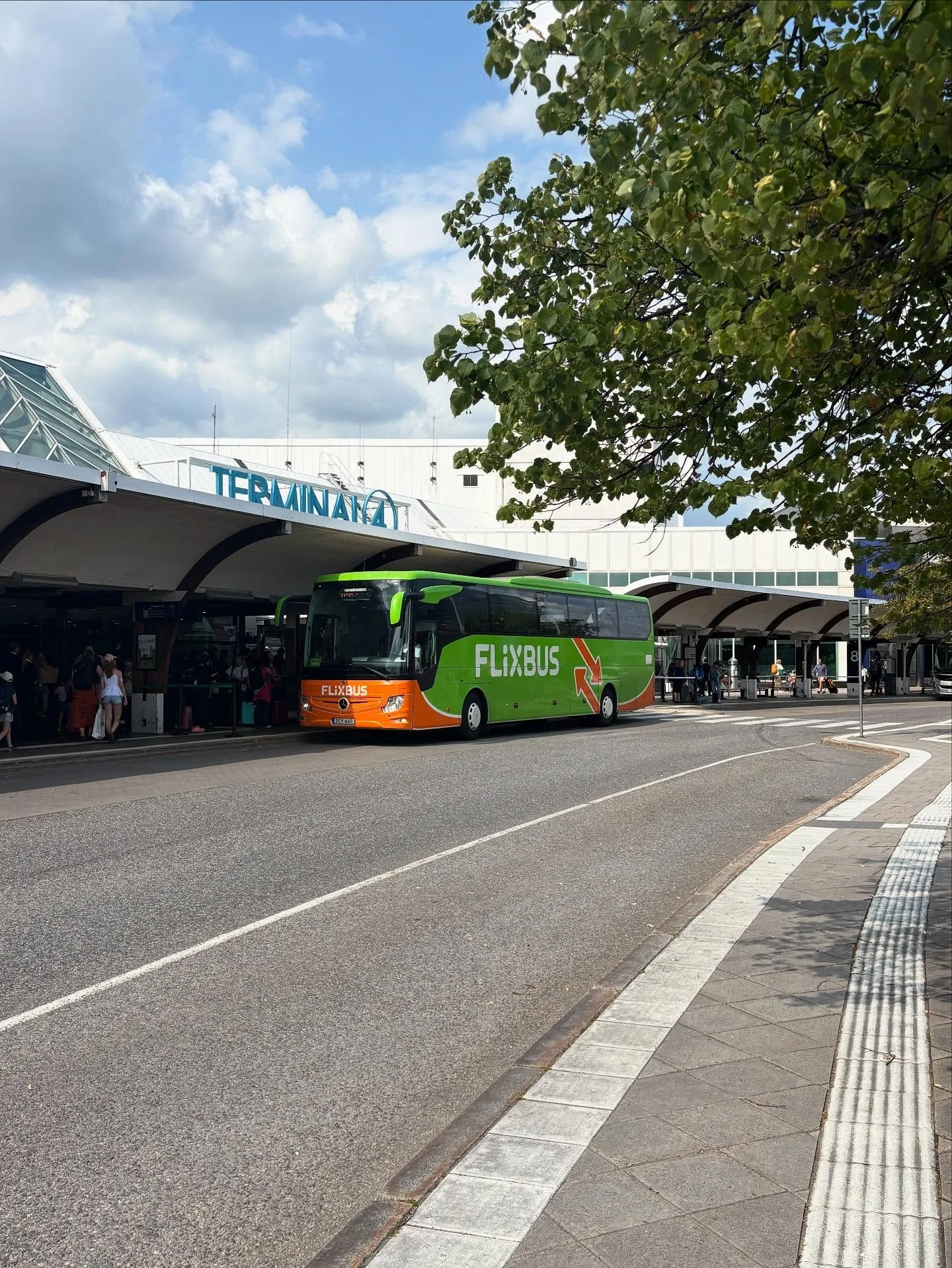 🚍 Visst ni att vi varje dag– året runt kör FlixBus Uppsala - Kalmar / Kalmar - Uppsala! 🌍
Res smidigt och bekvämt med FlixBus mellan Kalmar ↔ Uppsala.
Oavsett årstid, vardag eller helg
✅ Dagliga avgångar
✅ B