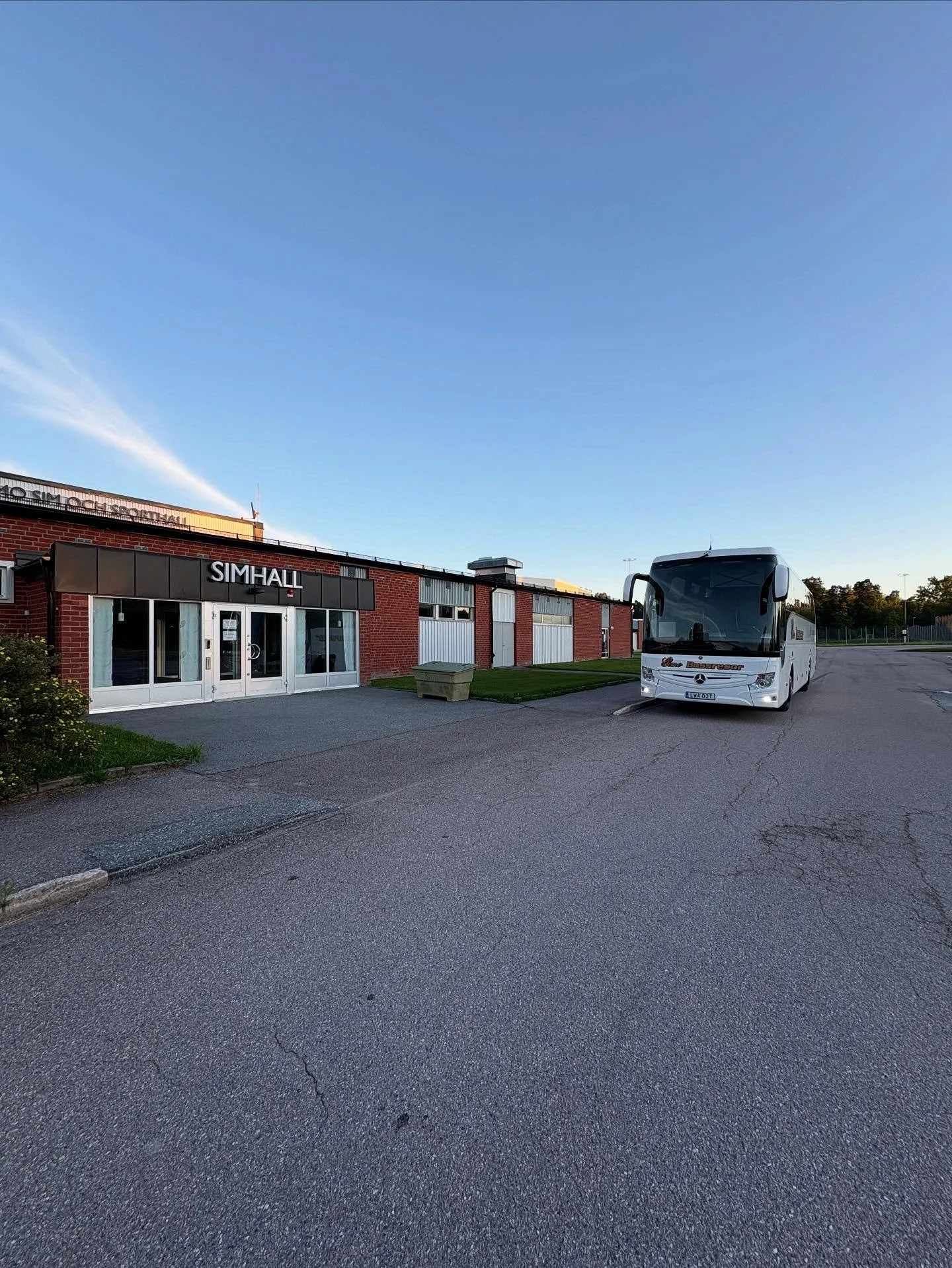 Gimo Bussresor kör Gimo Simsällskap till simläger i Katrineholm
Lokal förening och lokalt företag 🫶
Boka din nästa resa med oss 
#gimobuss #gimobussresor #bussresa #buss #förening