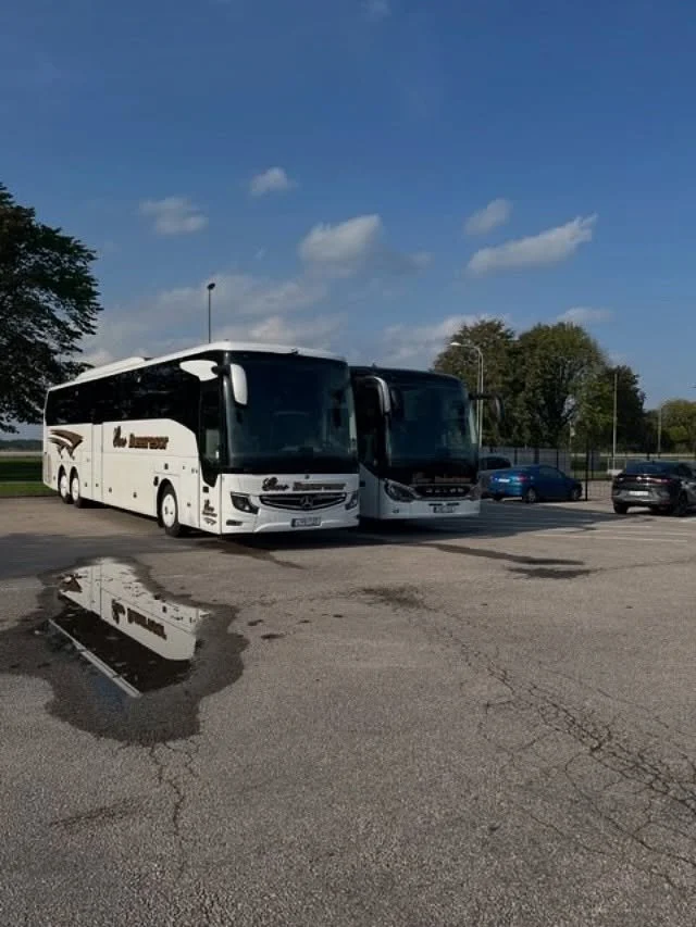 En fartfylld helg med alla bussar på rull så även våra gula fordon i Österbybruk och i Uppsala. 
En salig blandning med 
-Boka Uppland med guidning
-Ishockey
-Parafotboll
-Fotboll
-Innebandy
-Rugby
-Bandy
🚌 
#buss #idr