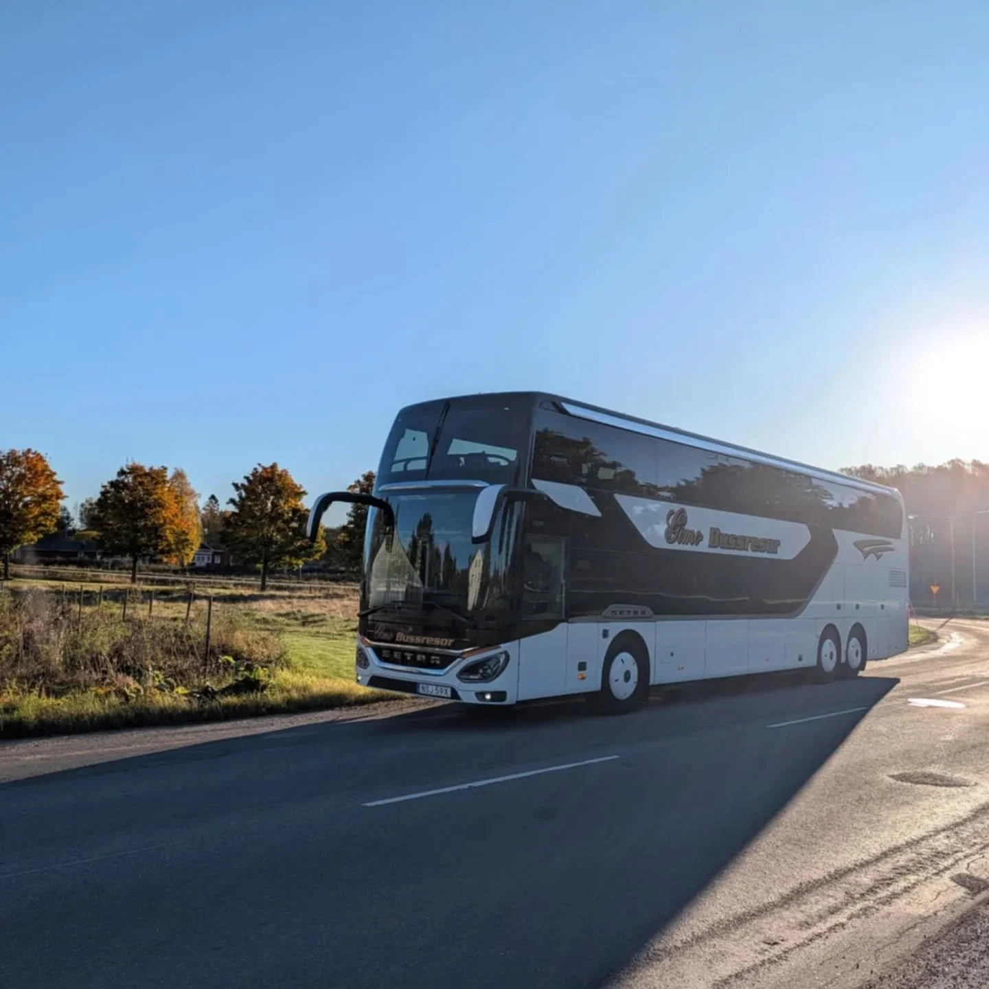Härlig höstmorgon 🤩☀️ 
#gimobussresor #gimobuss #uppsala #gimo #östhammar #österbybruk #alunda #stockholm #buss #busschaufför #mercedes #bussresa #sweden #resor #bus