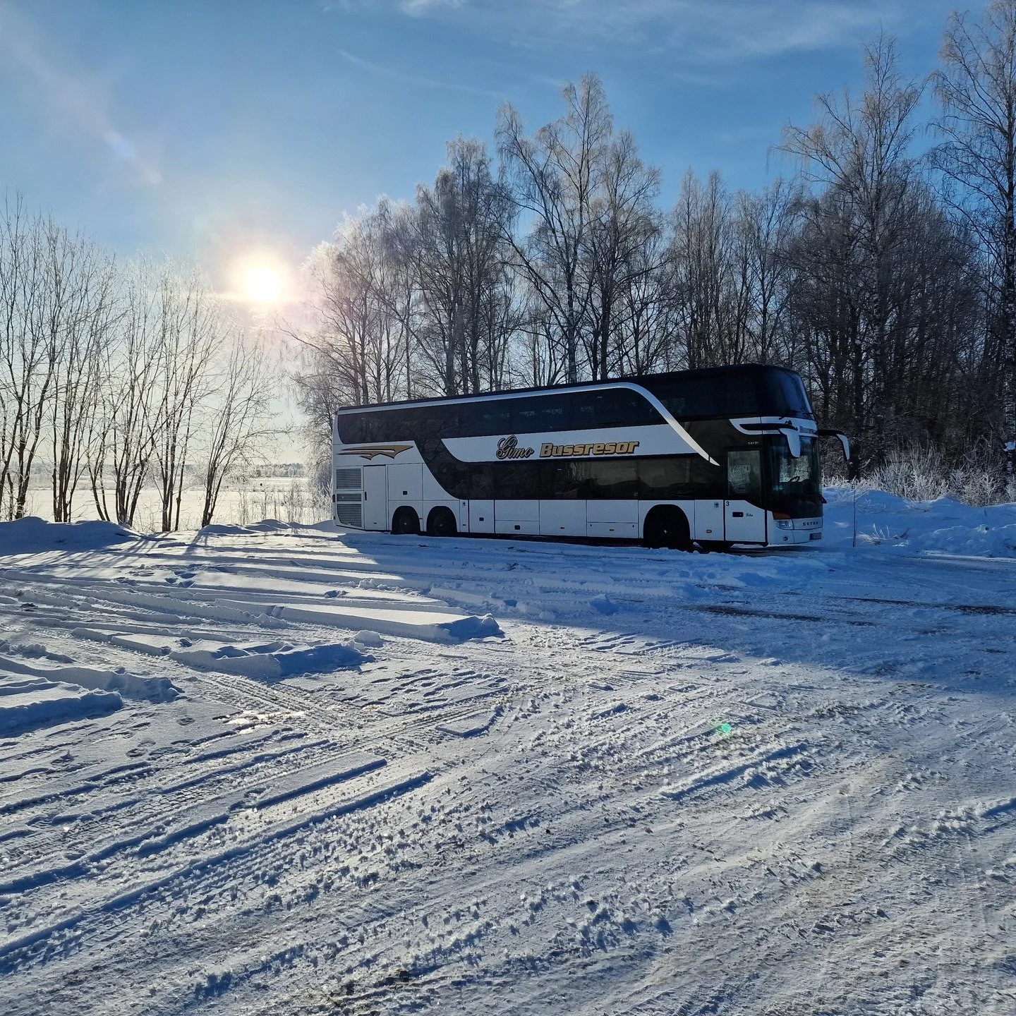 Ta Skidbussen till Romme i vecka 8! ❄️

Sugen p&aring; nypistade backar under sportlovet? Hela n&auml;sta vecka (m&aring;ndag&ndash;s&ouml;ndag) rullar v&aring;r skidbuss fr&aring;n Uppsala direkt till Romme Alpin!

Var: Vi h&auml;mtar upp p&aring; S