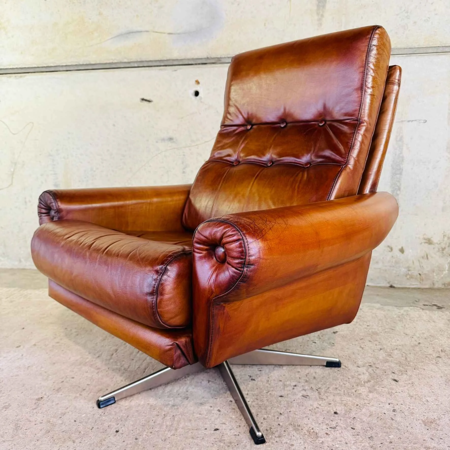 Vintage Danish Leather Swivel Chair – Light Tan, Mid-Century Elegance #A461.jpeg