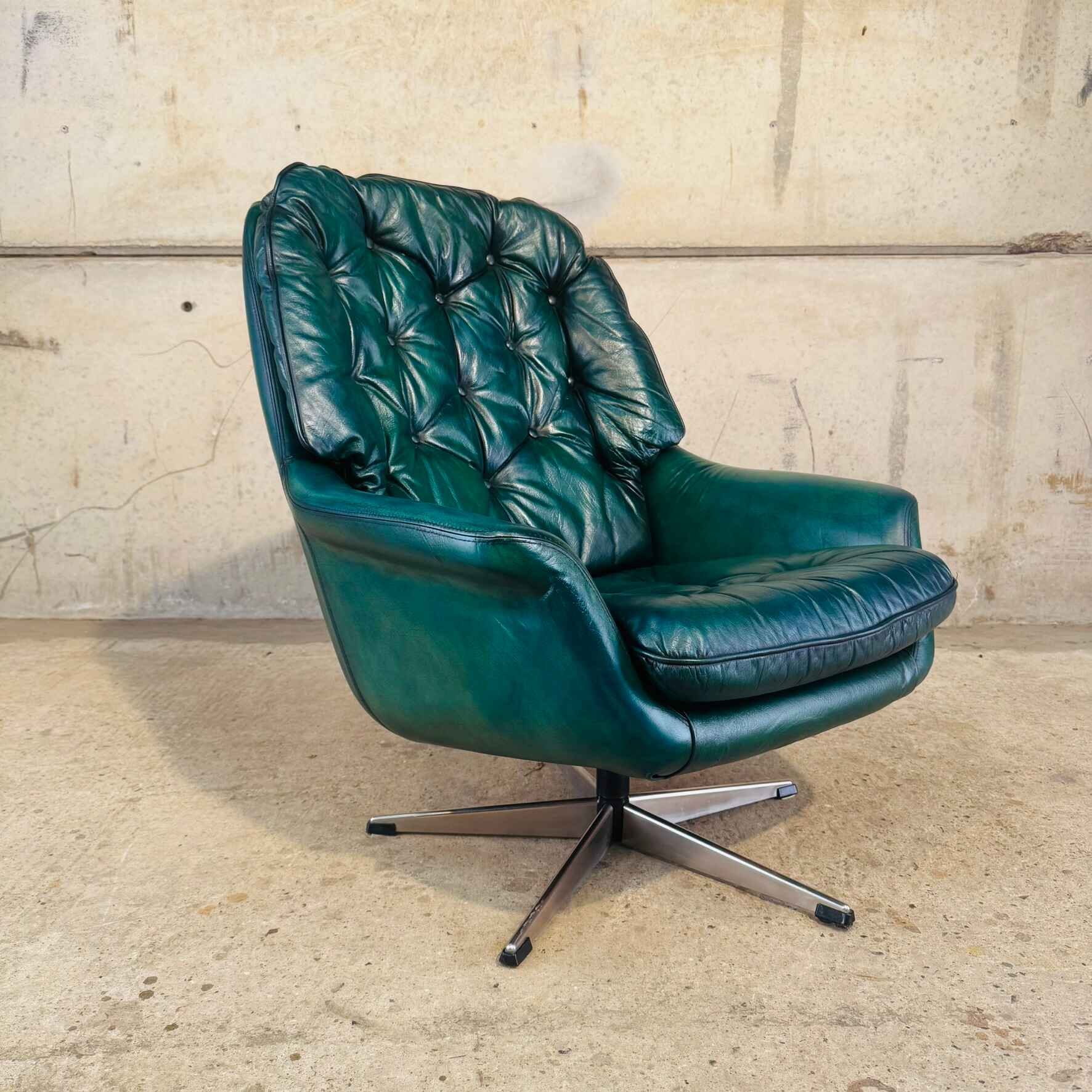 Vintage Scandi Green Leather Swivel Egg Chair – Chrome Base (2).jpeg