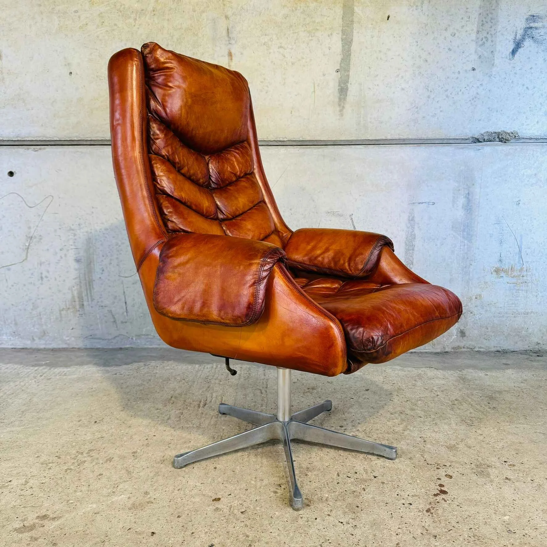 Vintage Norwegian 1970s Tan Leather Swivel Desk Chair – Sleek Design.jpeg