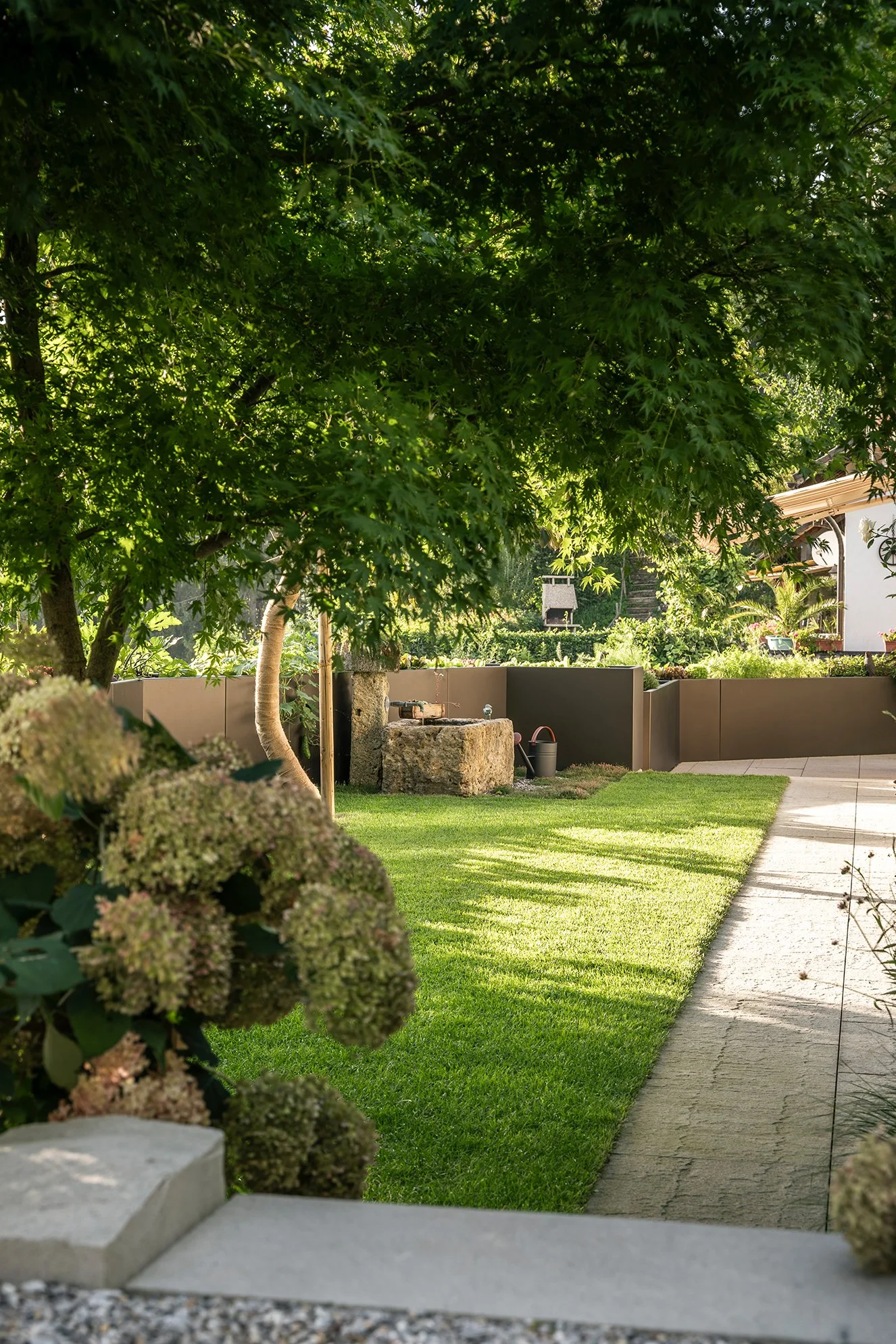 EDIBLE GARDEN WITH LAKE VIEW, UETLIBURG