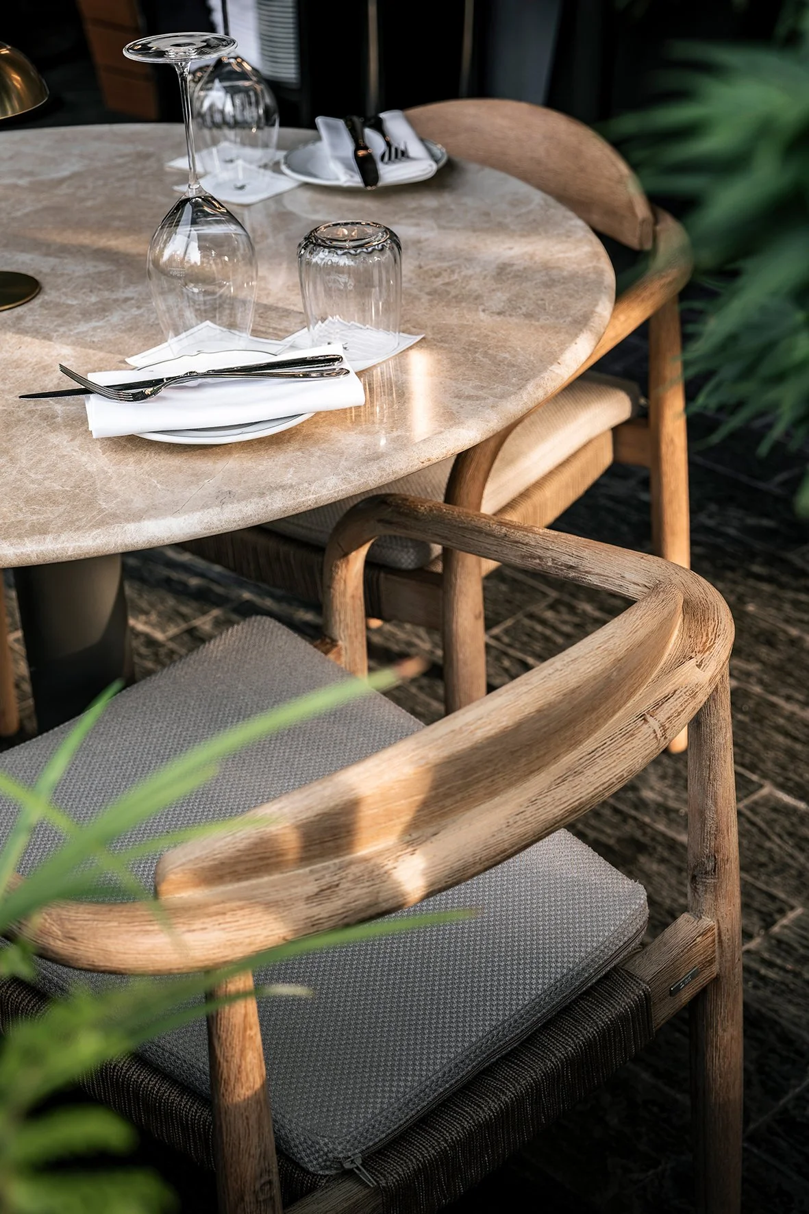 Capri Bistrot Terrace in Zurich Seefeld designed by Studio Leaf Landscape Architecture