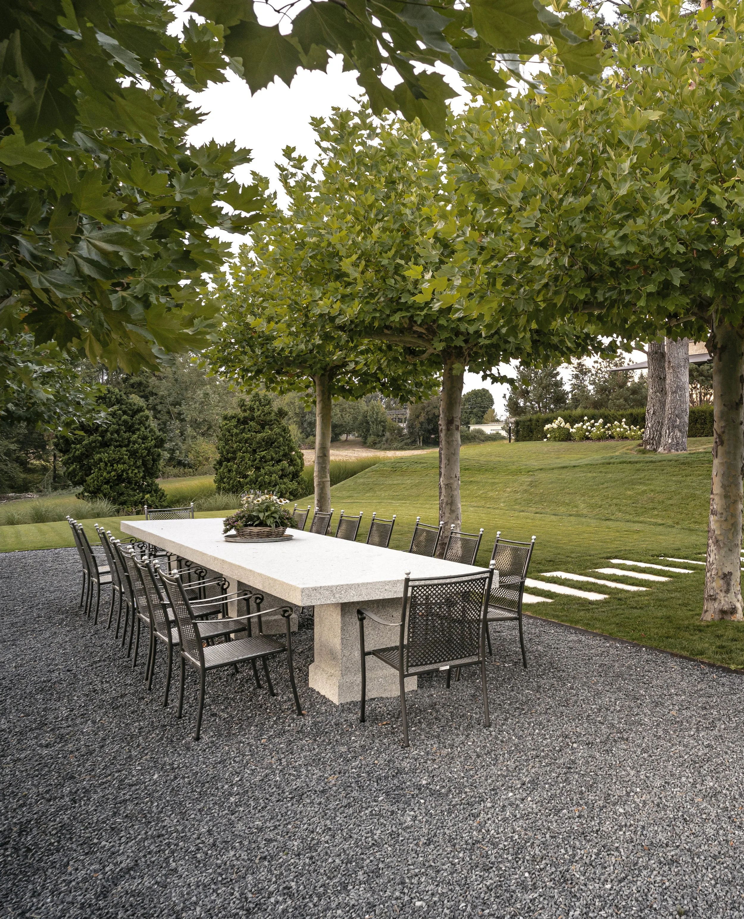 Landschaftsarchitektur und Gartengestaltung für Villengarten mit Pool am Zürichsee