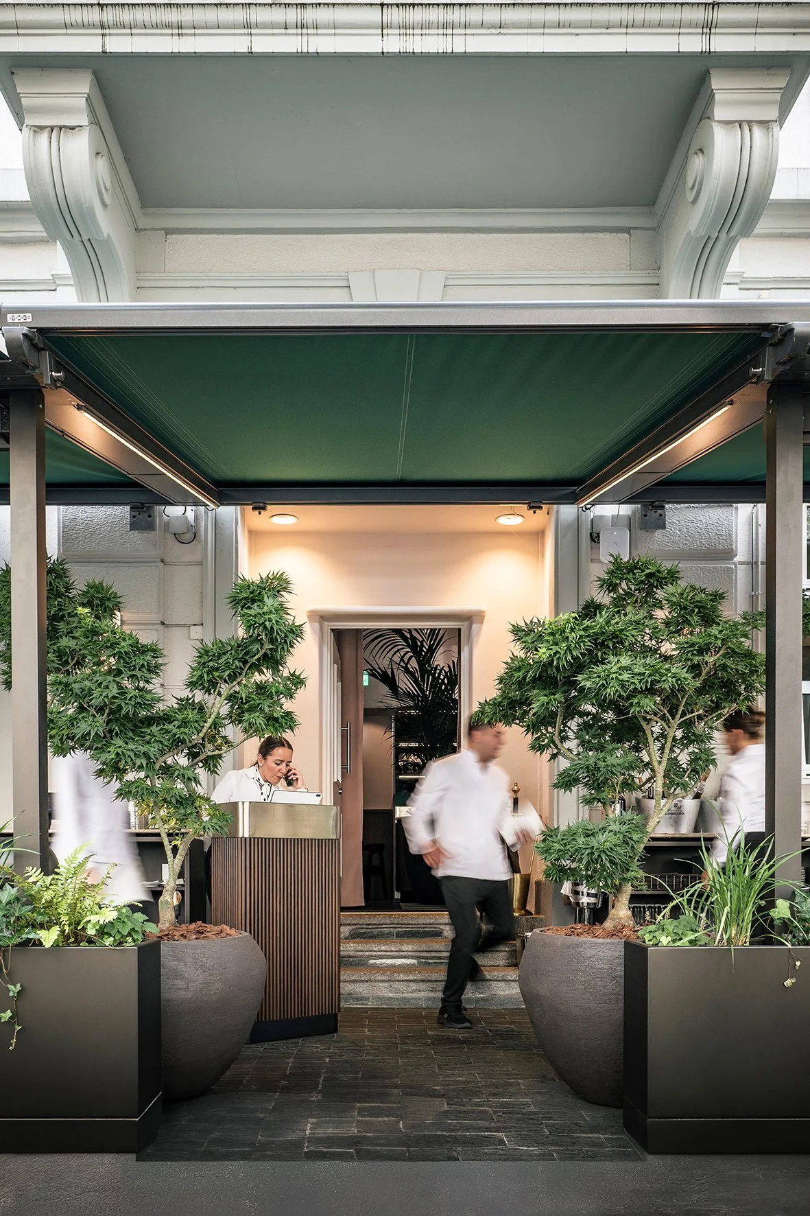 Capri Bistrot Terrace in Zurich Seefeld designed by Studio Leaf Landscape Architecture