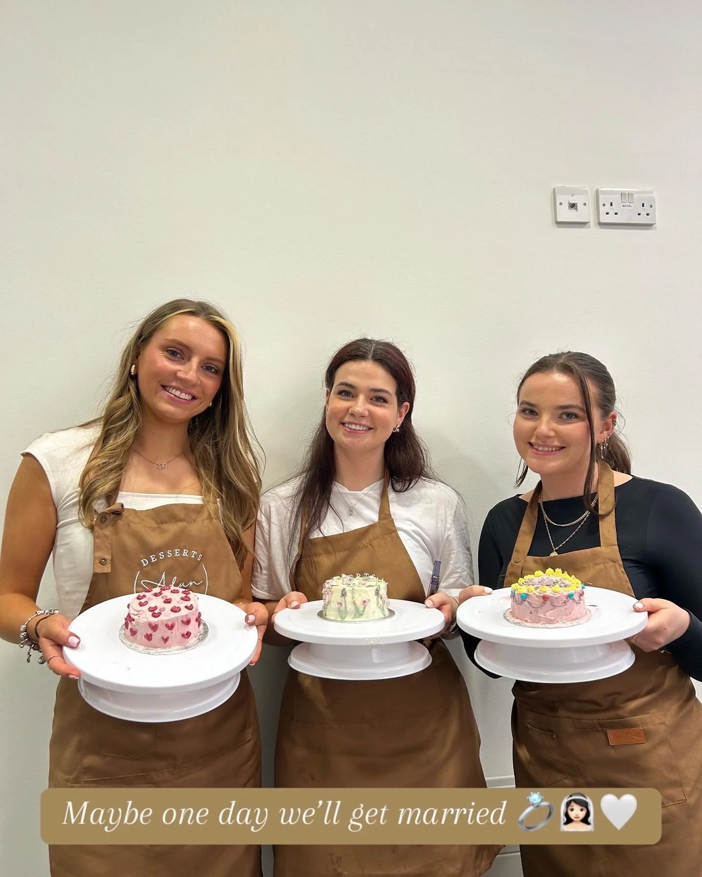 Maybe one day I&rsquo;ll get married&hellip; and come to Cake &amp; Create with my girlies🤍🤍 The last picture 🥺🥺🤍🤍

Make sure to use the discount code to book!! BACK2AKE

#foryourpage #thingstodo #dublincity #veganfooddublin #dublindateideas #d