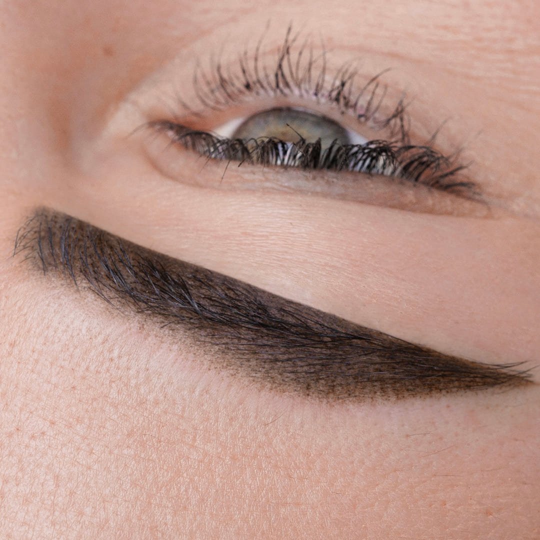 team-hautnah-defined-brows-2.jpg
