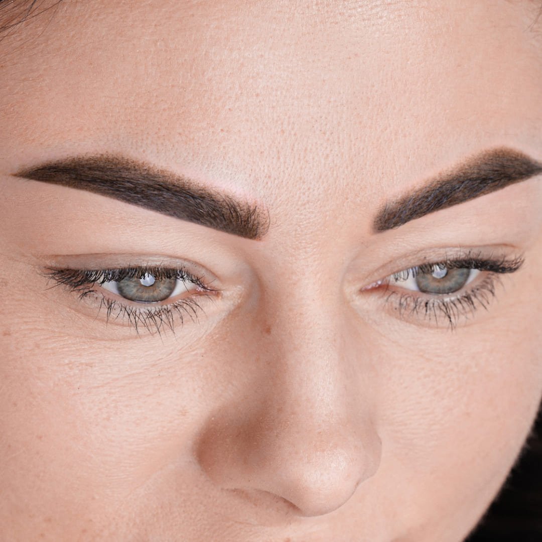 team-hautnah-defined-brows-1.jpg