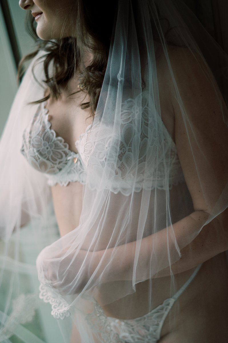 Bridal boudoir hampshire-3.jpg