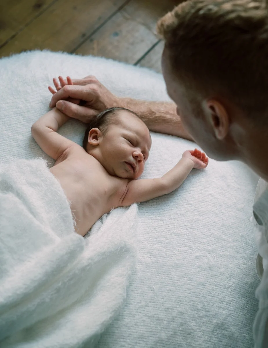  Relaxed in-home newborn photography capturing the first days as a family. 