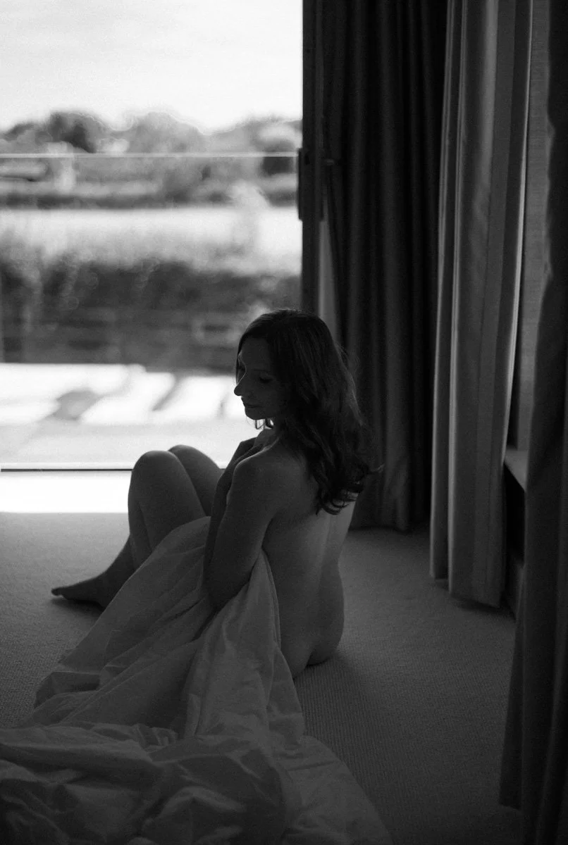 bridal-boudoir-hampshire-window-silhouette.jpg