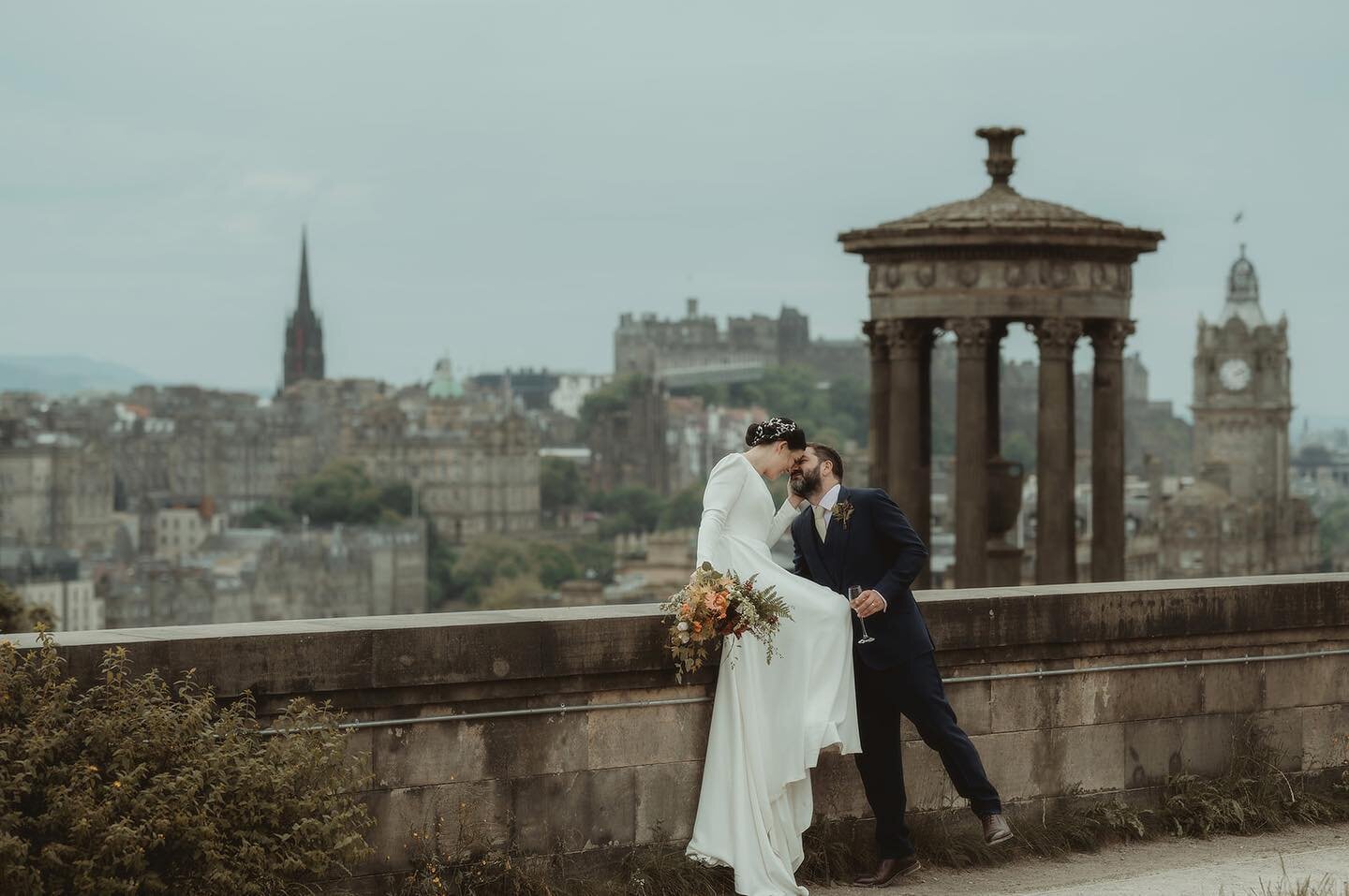 Edinburgh weddings. One of the most magical places to get married. Especially at the top of Calton Hill. Lesley + Adrian&rsquo;s beautiful wedding in the hands of the ever so talented Scarlet and Belle.