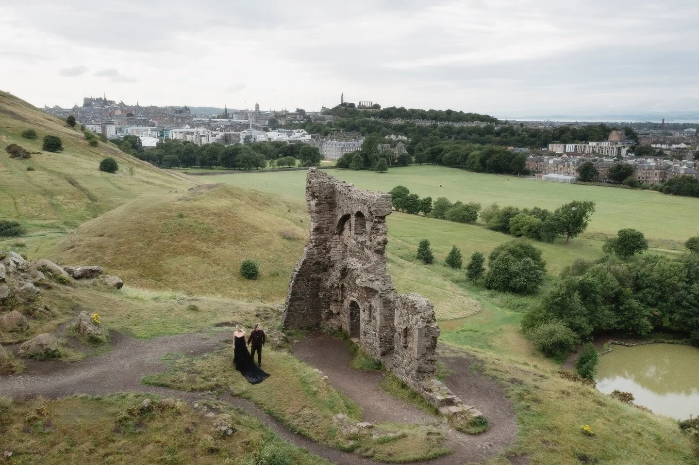 Danielle and Kyle flew all the way from Arizona to get married at the ruins St Anthony&rsquo;s Chapel on Monday and it was magical! Amazing to work with Laura @wild.hearts.elopements again and @thescottishcelebrant who delivered a beautiful relaxed c
