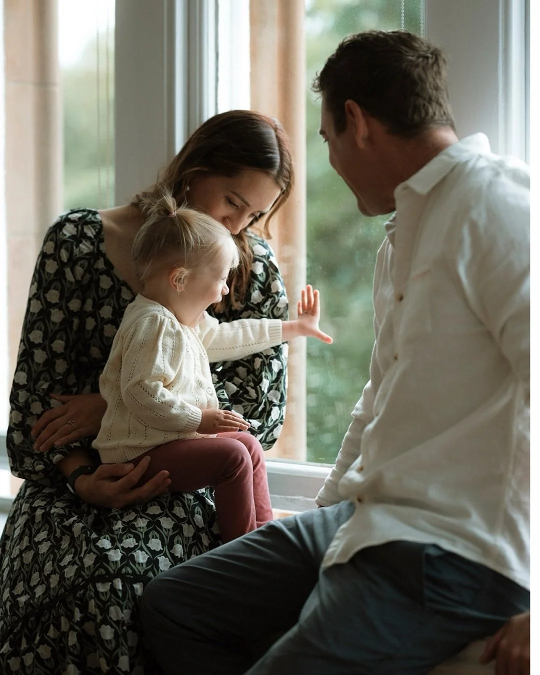 At home family sessions capturing little every day moments for a special chapter of this families life before they move back overseas. Time goes far too quickly and they aren&rsquo;t little for long. #glasgowfamilyphotographer #edinburghfamilyphotogr
