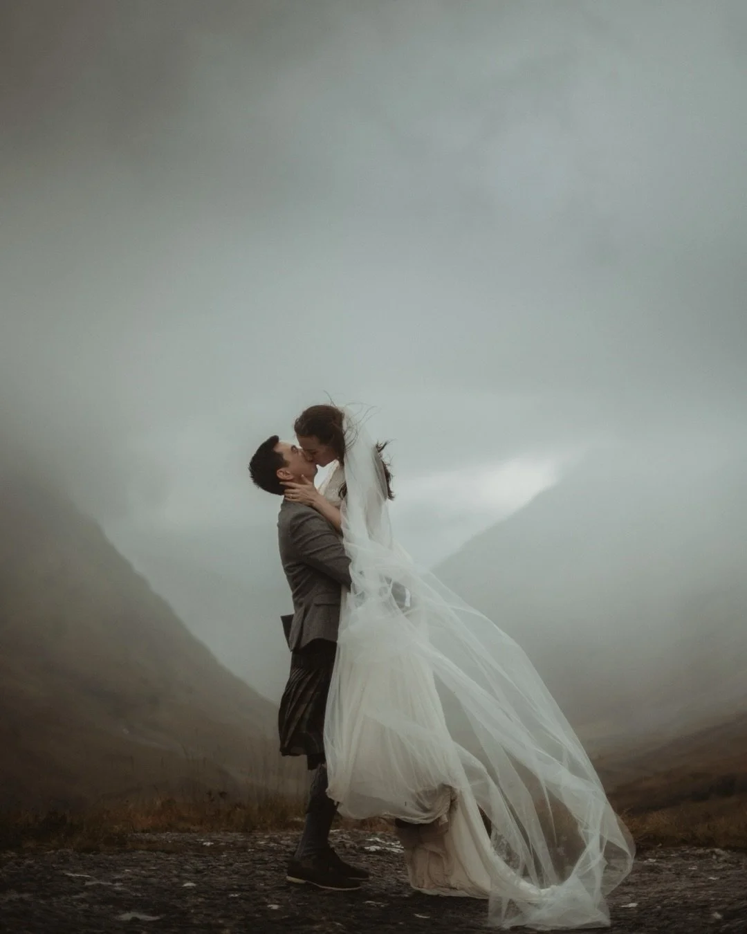 Have you ever wondered what eloping in Scotland in the rain looks like? Have you ever thought about getting married amongst the giants of Glen Coe. Well this is what it can look like.  #scottishelopementphotographer #scottishelopement #glencoewedding