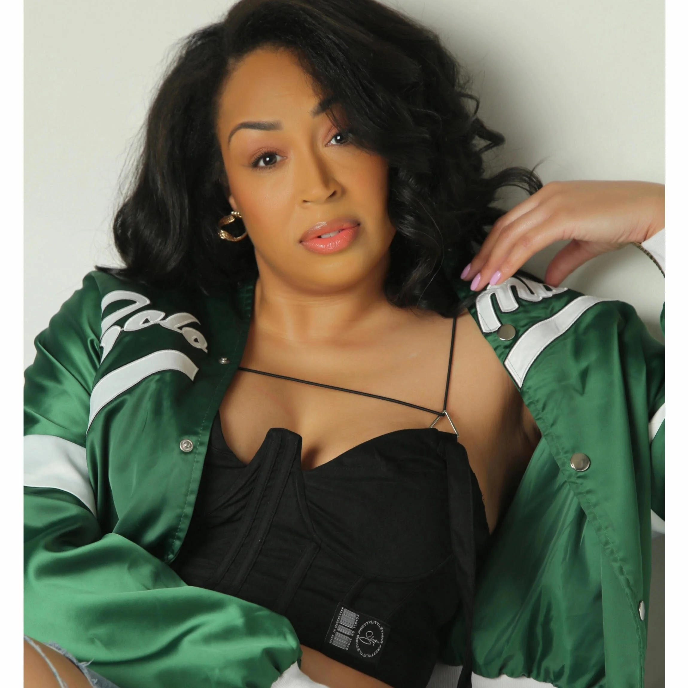 TONIA is a London-based singer and songwriter blending R&B roots with house and bassline influences. Also appearing in the Gemma Fox showcase, her work has received support from BBC Introducing, and she has previously featured on a bassline track tha